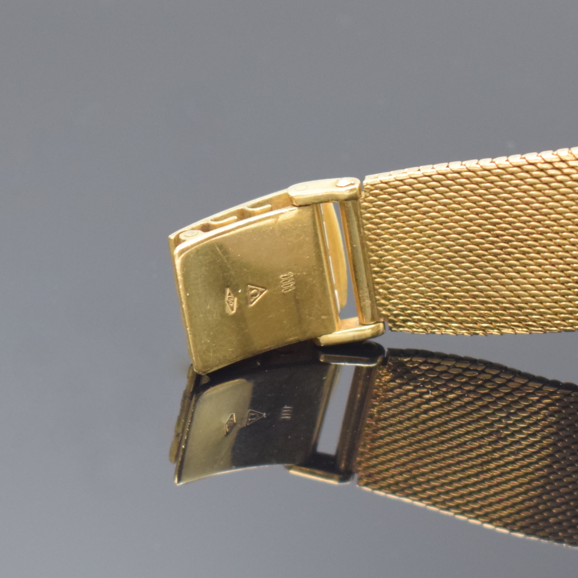 Detail c: OMEGA Constellation Chronometer Herrenarmbanduhr in GG 750/000 Referenz 168.7239 / 166.7240, Schweiz um 1970, Automatik, verschr. Boden m. Darst. ...