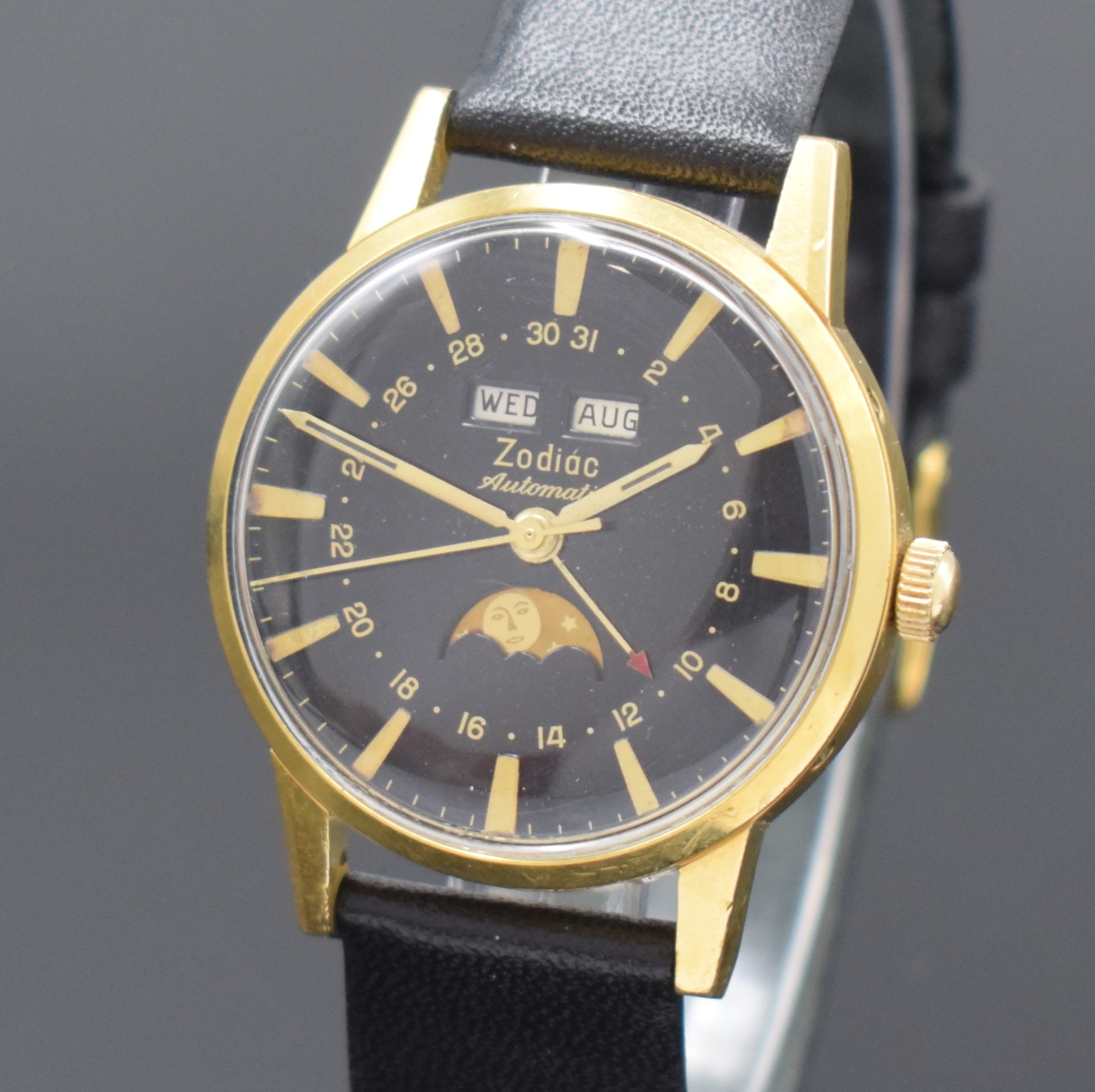 Detail a: ZODIAC Herrenarmbanduhr mit Vollkalender inklusive Mondphase Referenz 743-908, Automatik, Schweiz um 1968, verg. Geh., Edelstahlboden und Glasrand ...