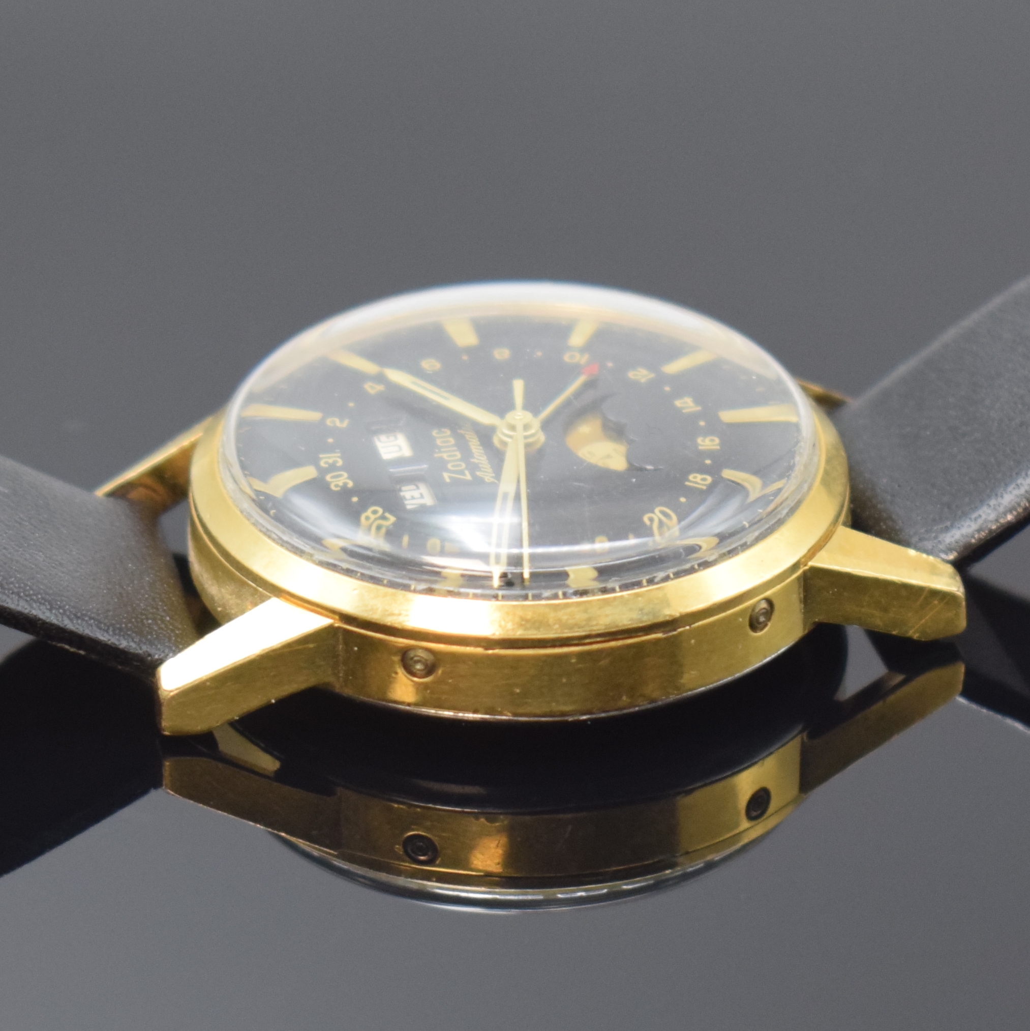Detail c: ZODIAC Herrenarmbanduhr mit Vollkalender inklusive Mondphase Referenz 743-908, Automatik, Schweiz um 1968, verg. Geh., Edelstahlboden und Glasrand ...