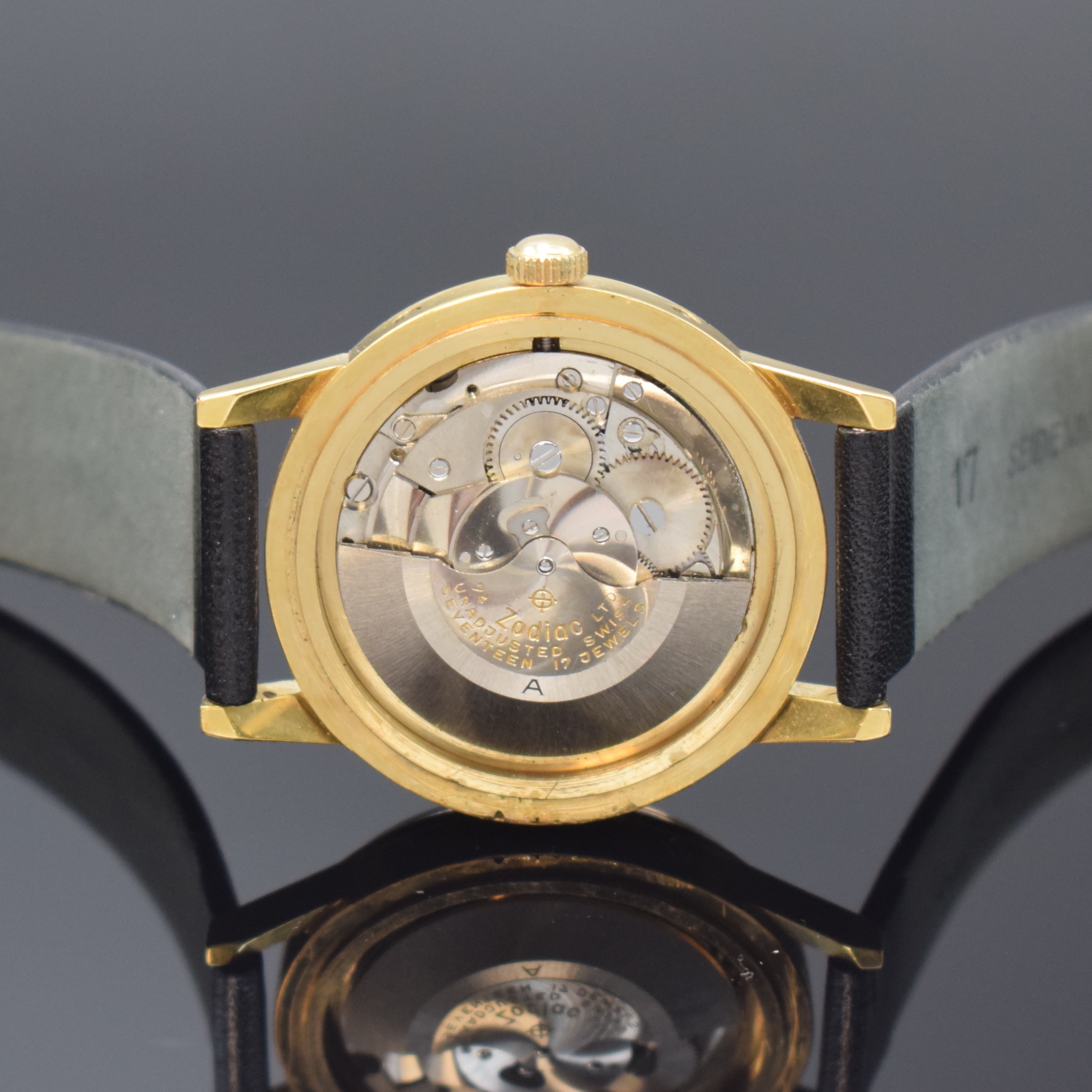 Detail e: ZODIAC Herrenarmbanduhr mit Vollkalender inklusive Mondphase Referenz 743-908, Automatik, Schweiz um 1968, verg. Geh., Edelstahlboden und Glasrand ...