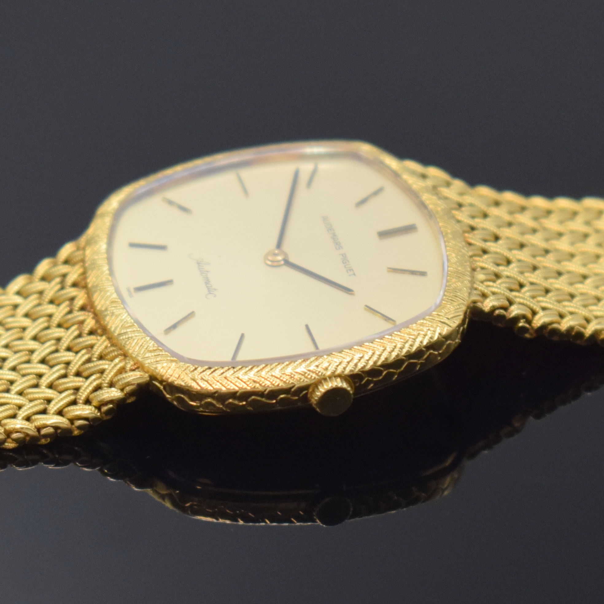 Detail d: AUDEMARS PIGUET feine Herrenarmbanduhr in GG 750/000, Automatik, Schweiz um 1975, 2-teil. Geh., Boden aufgedr., Flechtband, verg. Zifferbl. m. ...