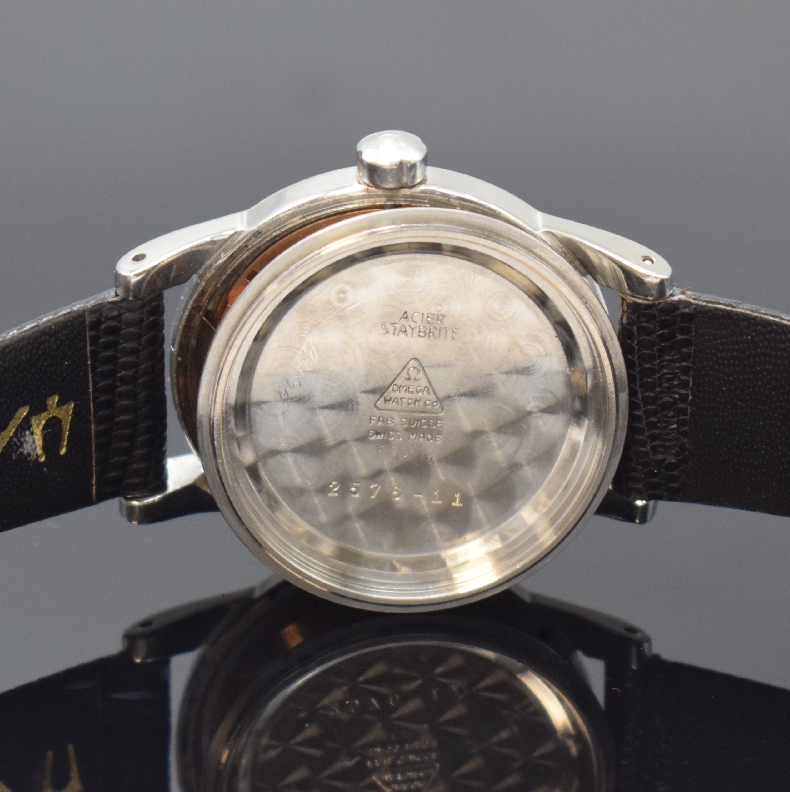 Detail f: OMEGA seltene Herrenarmbanduhr mit Hammerautomatik Referenz 2576-11, Schweiz um 1947, 2-teil. Edelstahlgeh., verschr. Boden m. Eigentümergravur, ...