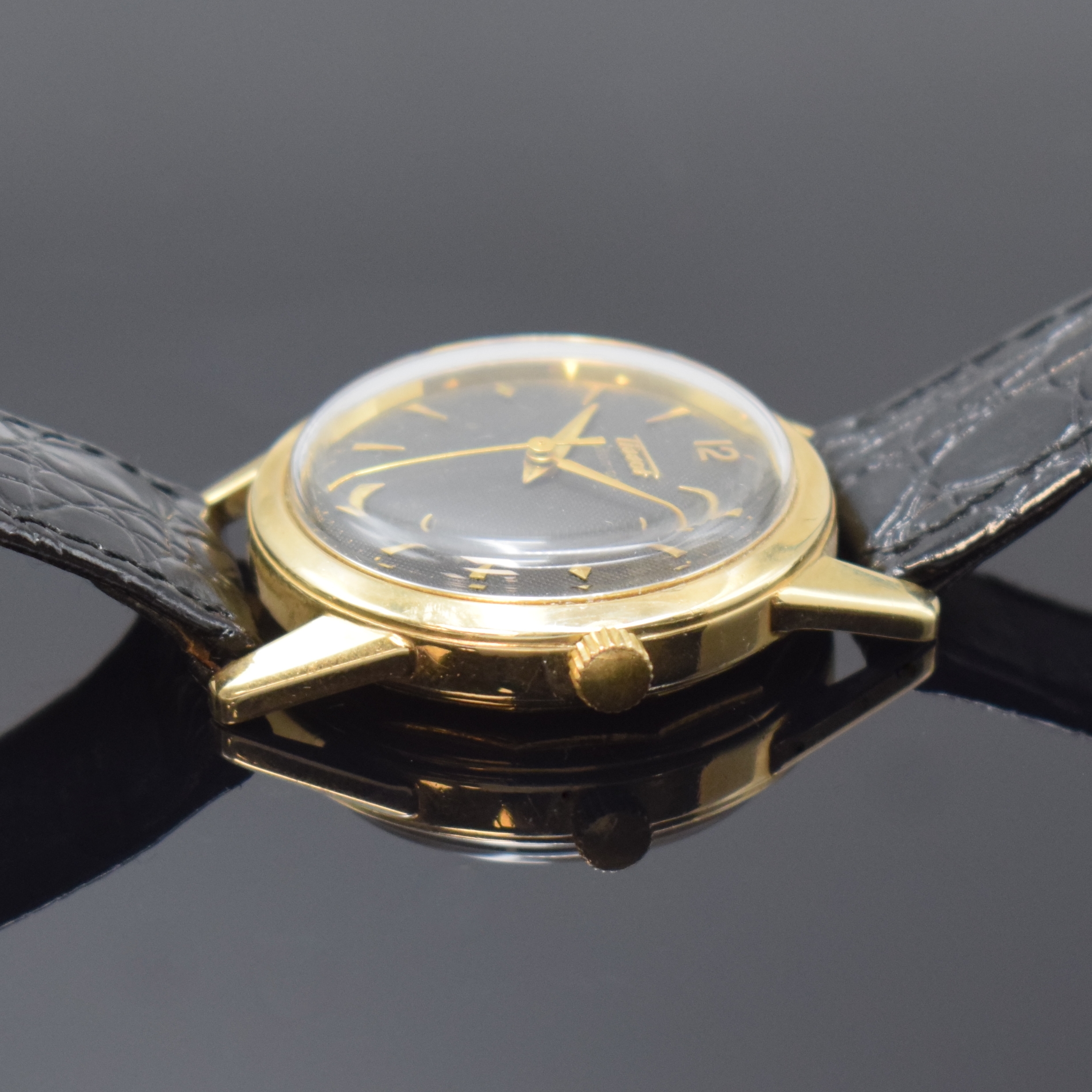 Detail b: TISSOT Herrenarmbanduhr in GG 585/000, Automatik, Schweiz um 1955, 2-teil. Geh., Boden verschr., schwarzes Zifferbl. m. aufgel. Std.-Zeichen, Anz. v. ...