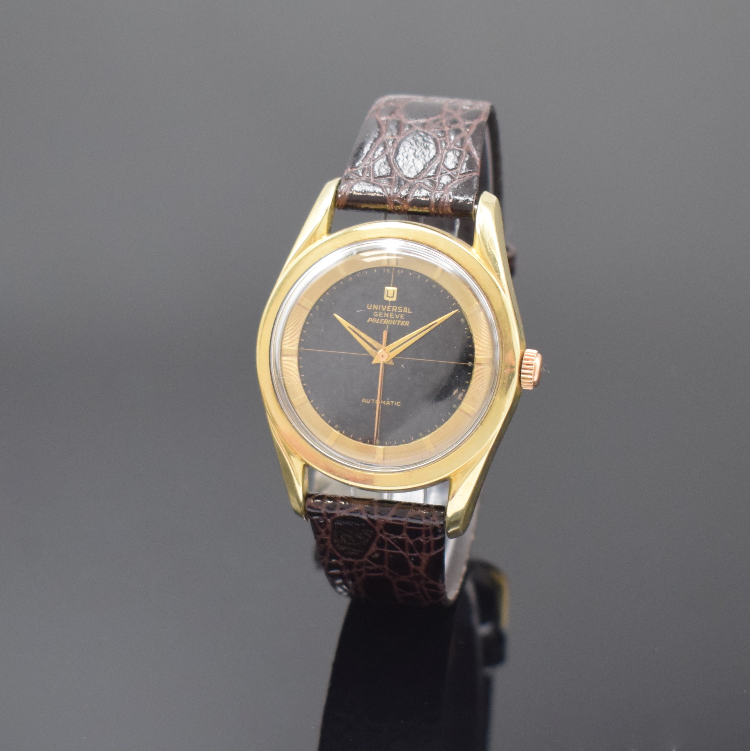 UNIVERSAL GENEVE Herrenarmbanduhr Polerouter mit Hammerautomatik, Schweiz um 1950, Edelstahlgeh. mit Goldhaube, schwarzes shiny Dial mit Fadenkreuz ...