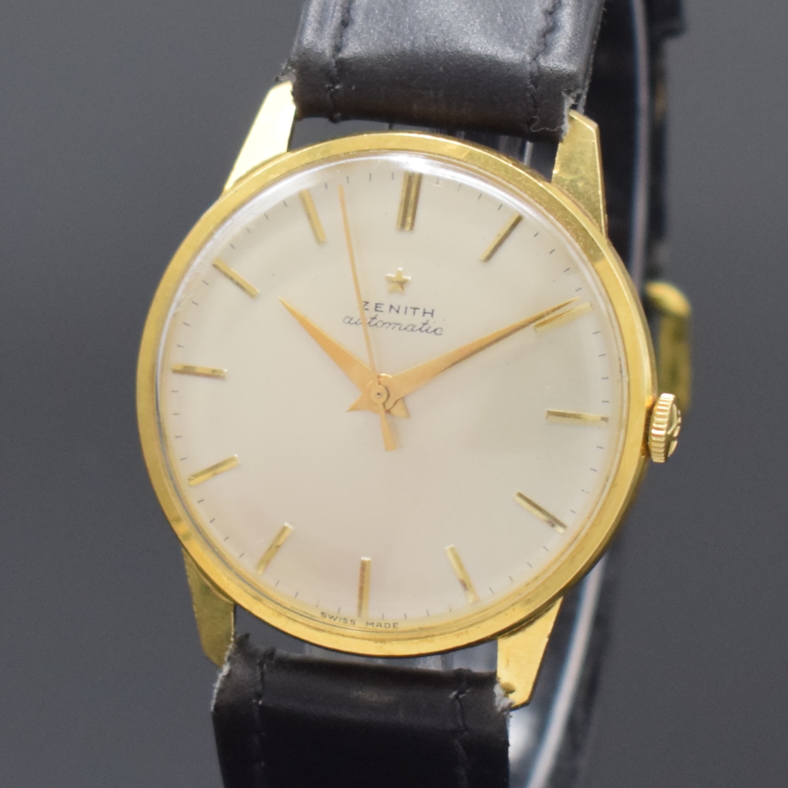 Detail a: ZENITH Herrenarmbanduhr in GG 750/000 mit Hammerautomatik Kaliber 133.8, Schweiz um 1959, 2-teil. Gehäuse, Boden aufgedr., orig. Krone, silb. ...