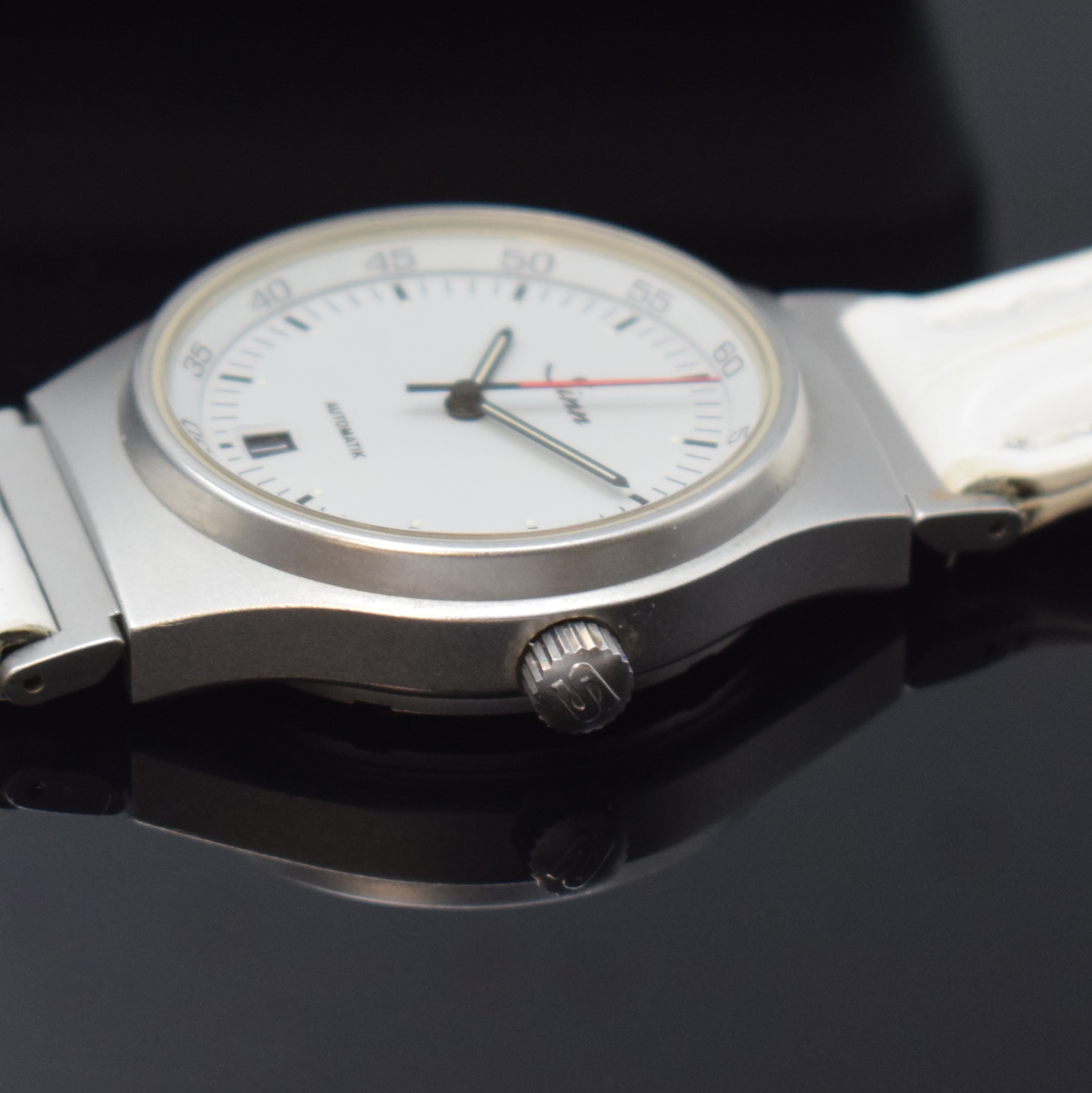 Detail c: SINN Armbanduhr in Stahl Referenz 444, Schweiz / Deutschland um 2000, beids. vergl., Boden und Krone verschr., Lederband m orig. Dornschl., weißes ...