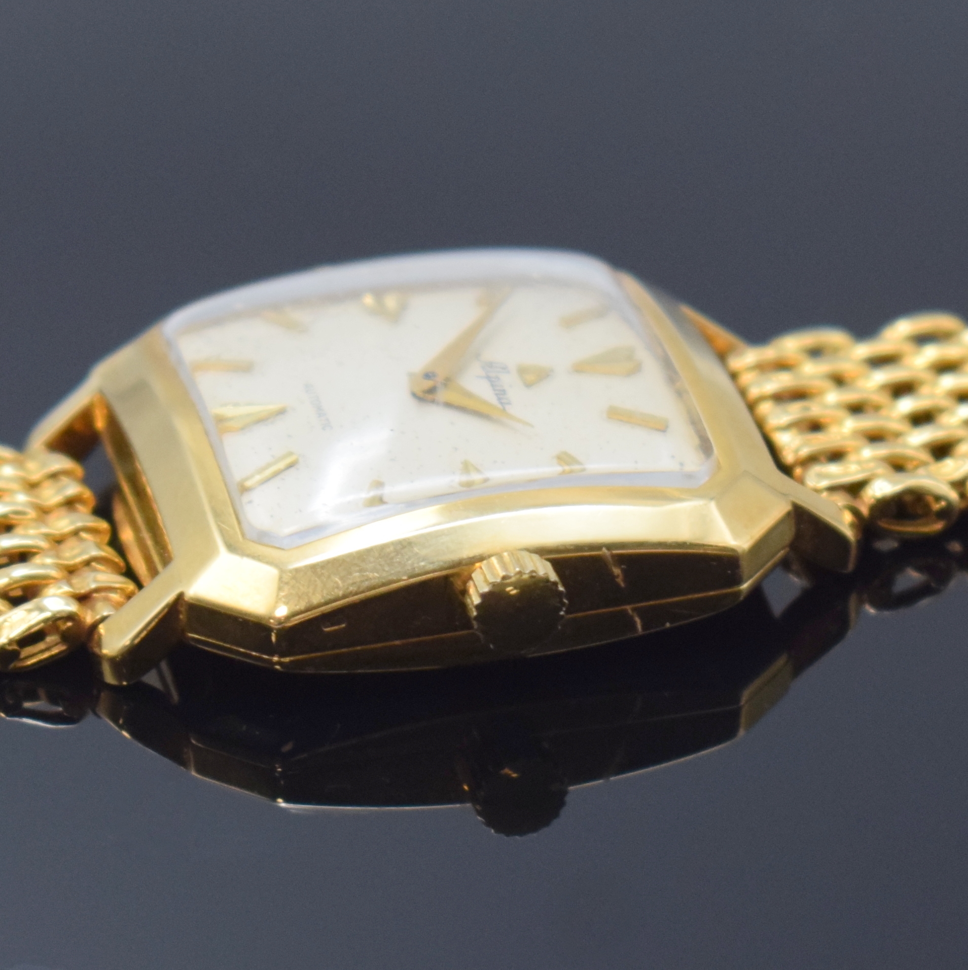 Detail c: ALPINA Armbanduhr in GG 750/000 mit Hammerautomatik, Schweiz um 1955, 2-teil. Geh., GG 750/000 Band, aufgedr. Boden m. Widmungsgravur, silb. ...