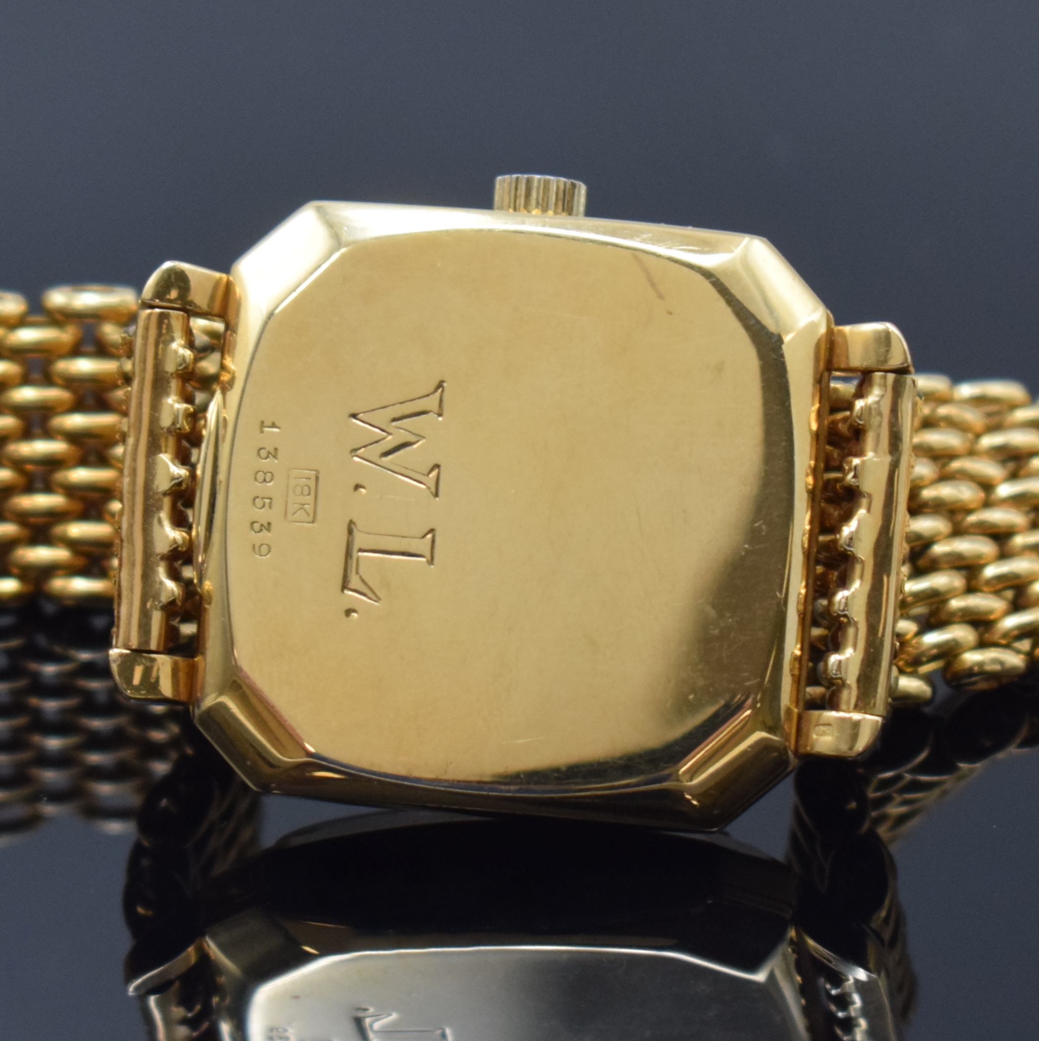 Detail d: ALPINA Armbanduhr in GG 750/000 mit Hammerautomatik, Schweiz um 1955, 2-teil. Geh., GG 750/000 Band, aufgedr. Boden m. Widmungsgravur, silb. ...
