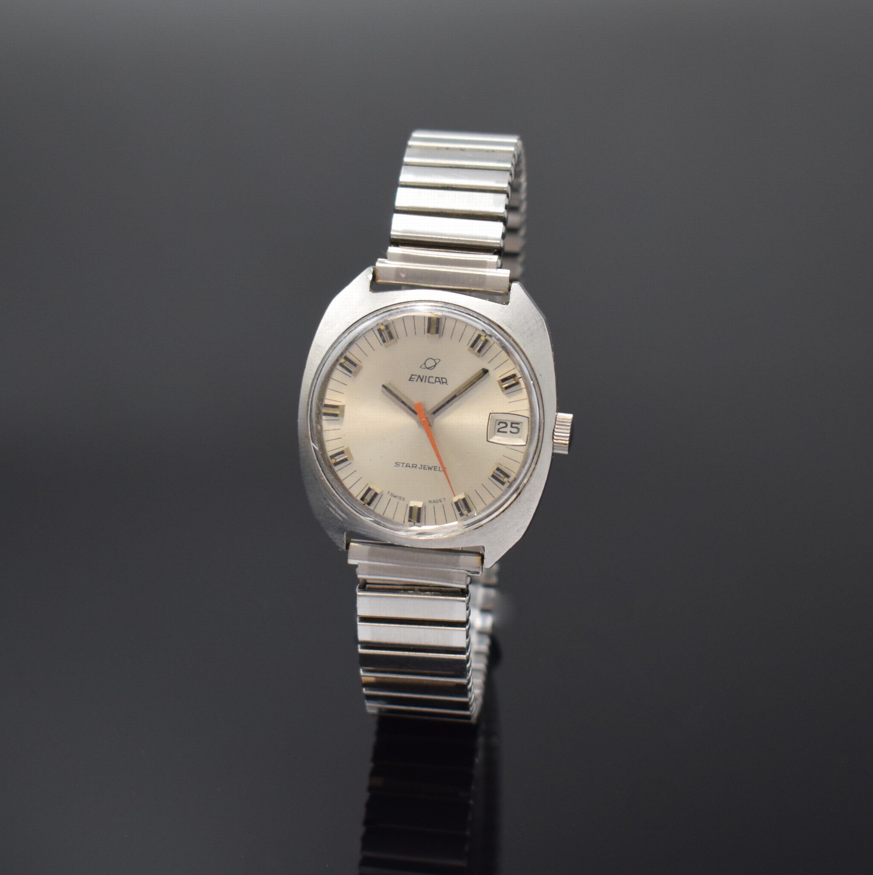 ENICAR Star Herrenarmbanduhr in Stahl Referenz 140-54-05, Schweiz um 1965, Handaufzug, Boden verschr., neutr. Flexband, silb. Zifferbl. m. aufges. ...