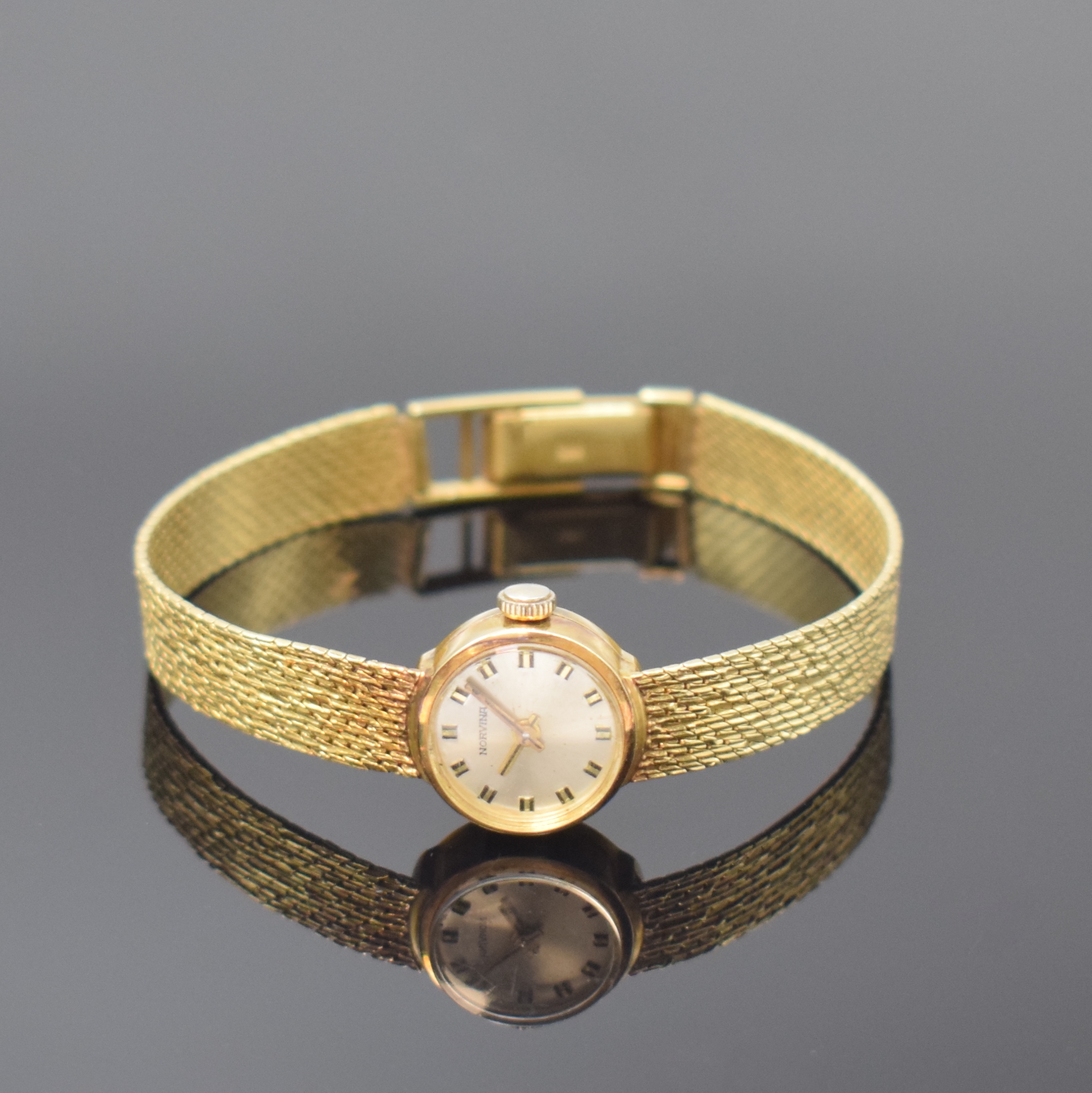 NORVINA Damenarmbanduhr in GG 585/000, Schweiz um 1965, Handaufzug, Goldband, Boden aufgedr., silb. Zifferbl. m. aufges. Std.- Ind., gold. Zeiger, ...