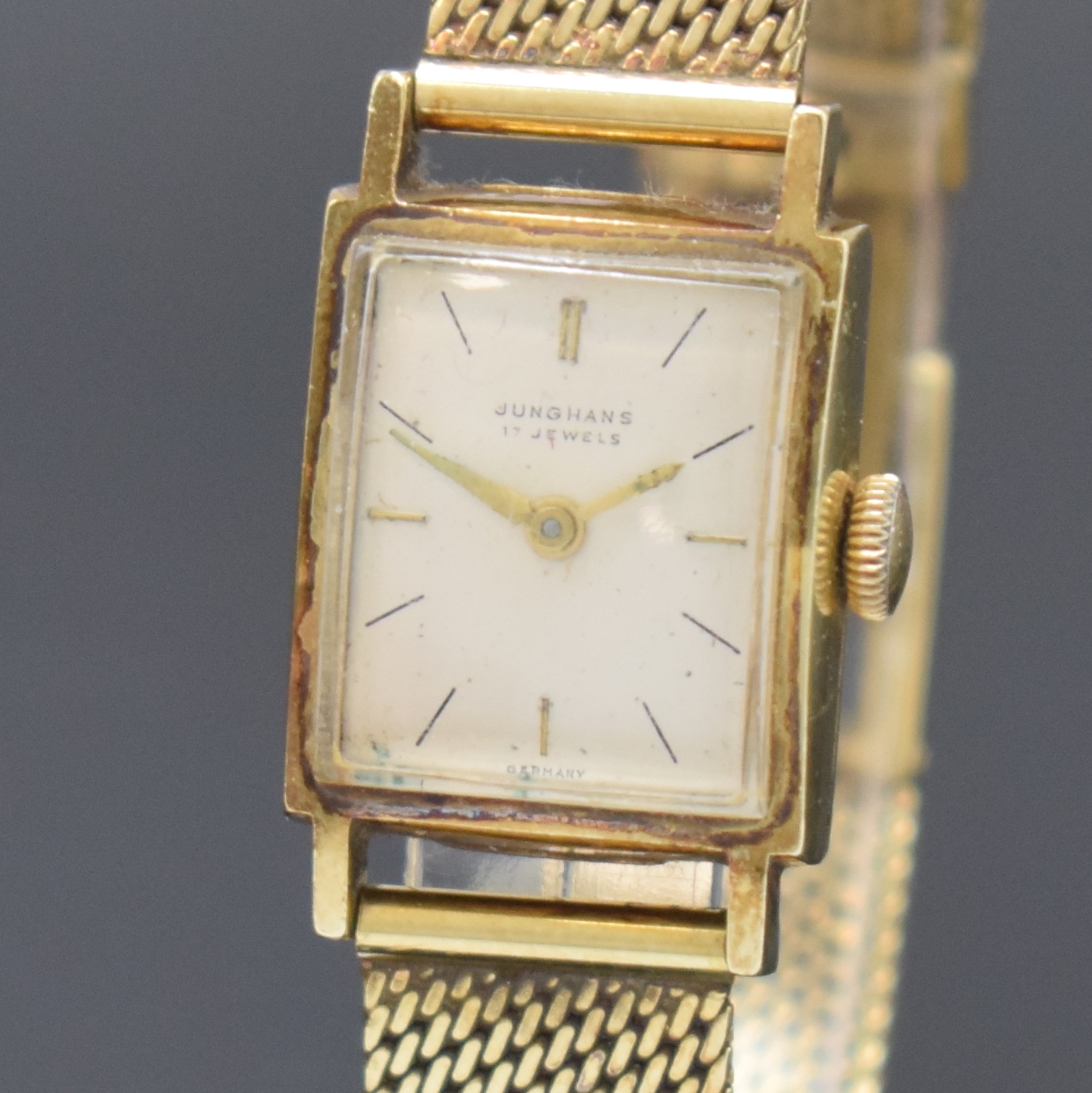 Detail a: JUNGHANS Damenarmbanduhr in GG 585/000, Deutschland um 1965, Handaufzug, Goldband, Boden aufgedr., silb. Zifferbl. m. gold. Zeiger, Kal. 71, M. ca. ...