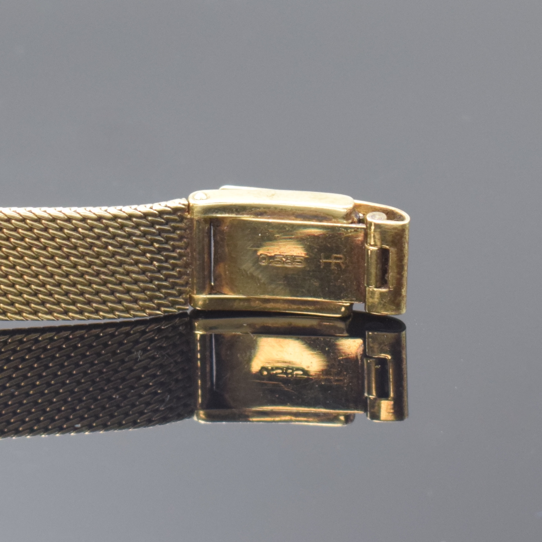 Detail b: JUNGHANS Damenarmbanduhr in GG 585/000, Deutschland um 1965, Handaufzug, Goldband, Boden aufgedr., silb. Zifferbl. m. gold. Zeiger, Kal. 71, M. ca. ...