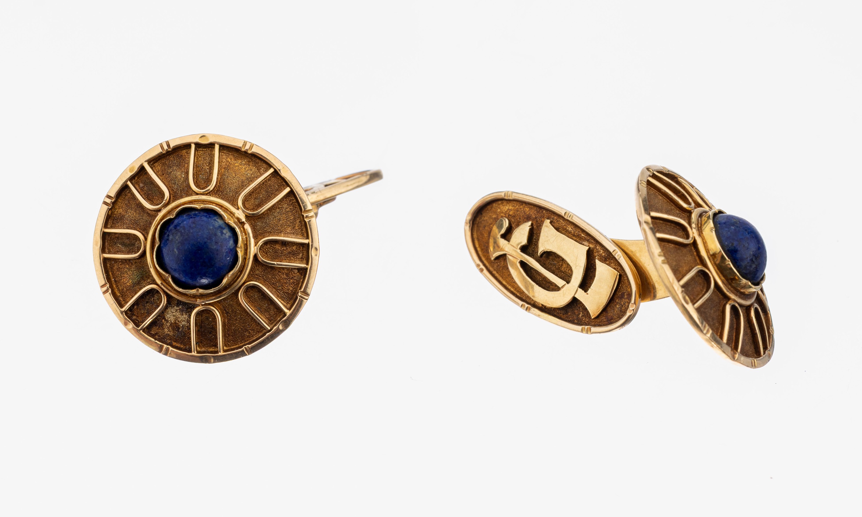 Paar 14 kt Gold Lapislazuli-Manschettenknöpfe, GG 585/000, rund mit aufgelegten Golddrähten, 2 runde Lapislazuli-Cabochons, Knebel mit Monogramm ...