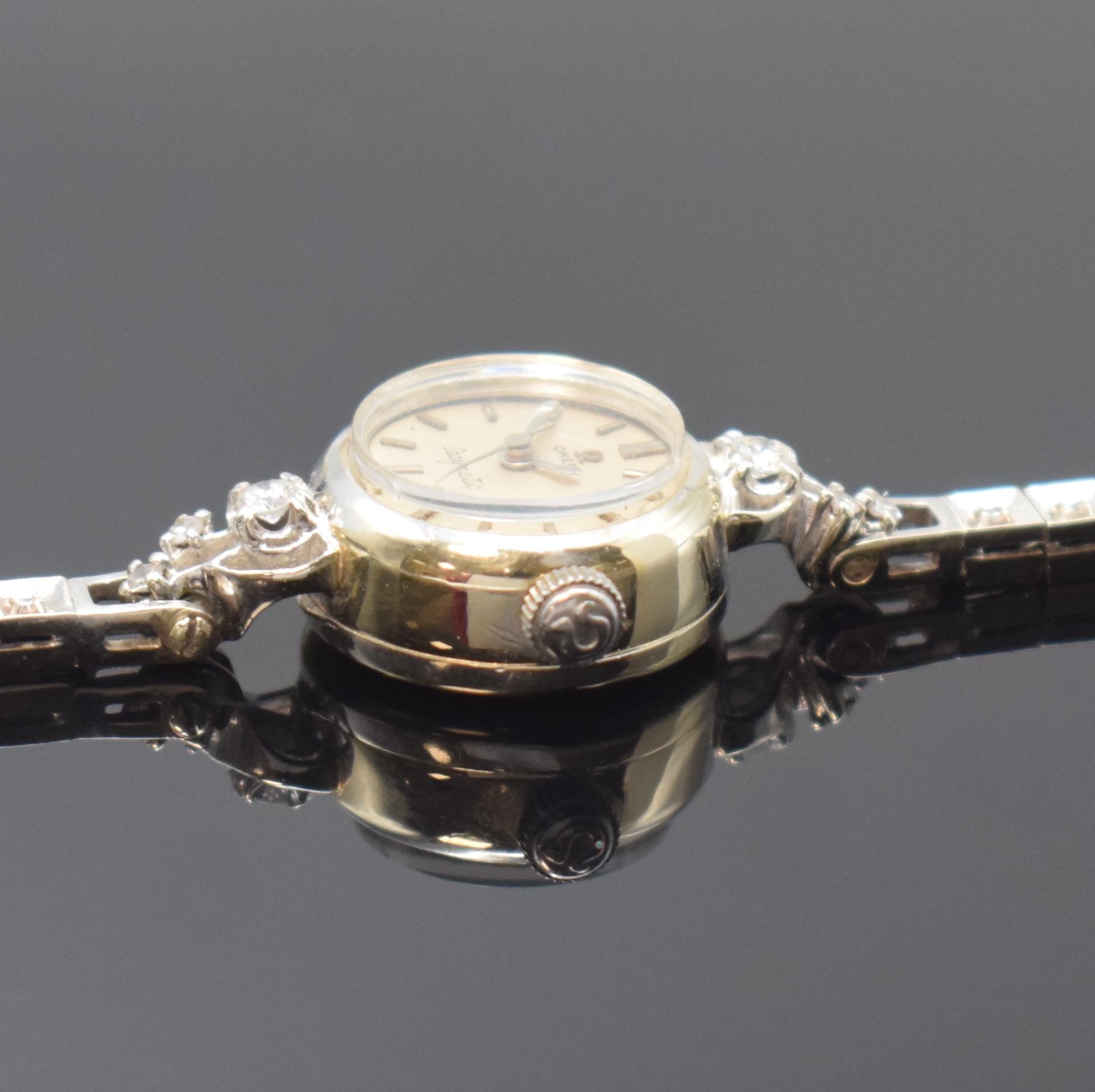Detail c: OMEGA Damenarmbanduhr Ladymatic in WG 585/000 mit Diamanten, Schweiz für den US-Markt um 1957, Automatik, neutr. WG 585/000 Band m. Diamanten, Boden ...