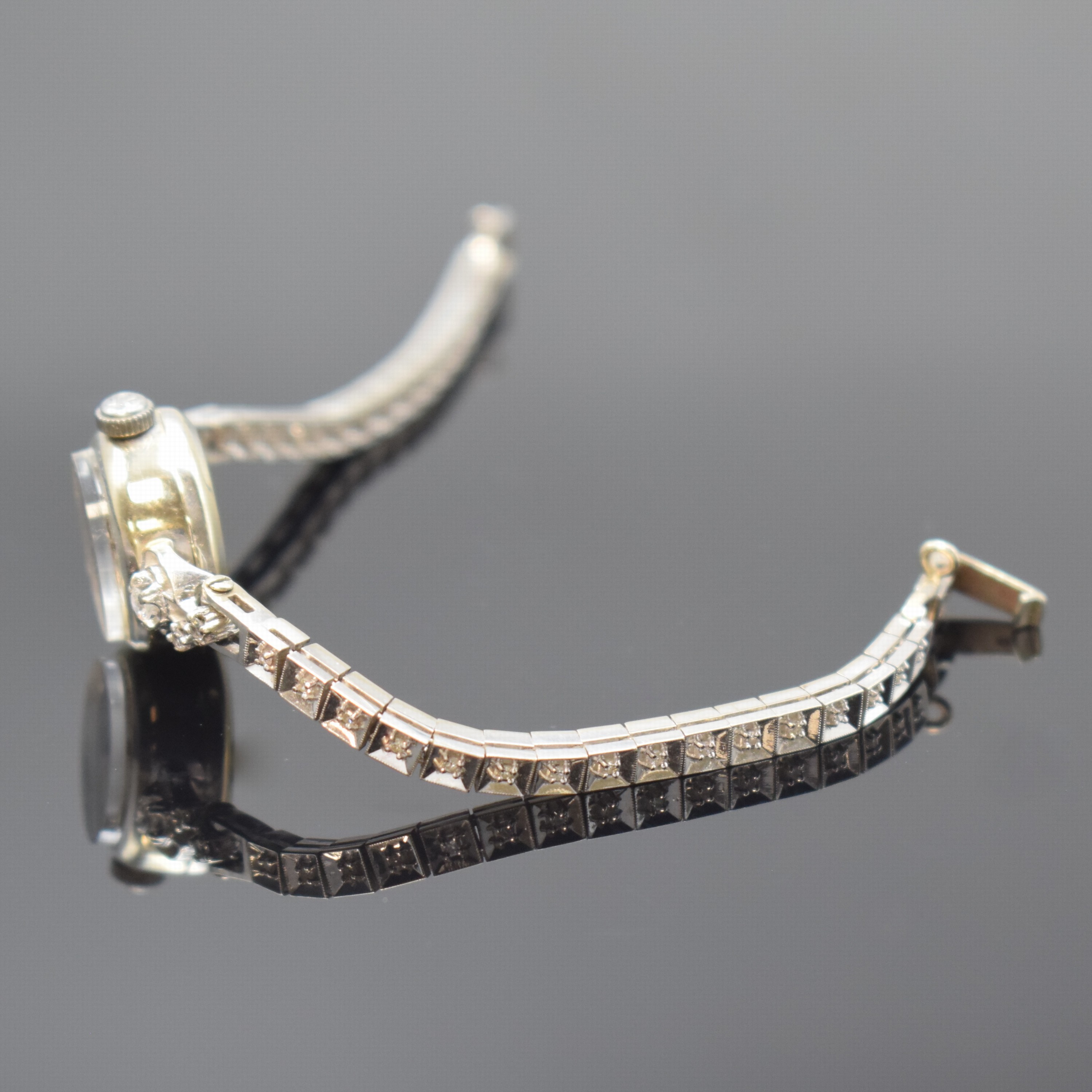 Detail d: OMEGA Damenarmbanduhr Ladymatic in WG 585/000 mit Diamanten, Schweiz für den US-Markt um 1957, Automatik, neutr. WG 585/000 Band m. Diamanten, Boden ...
