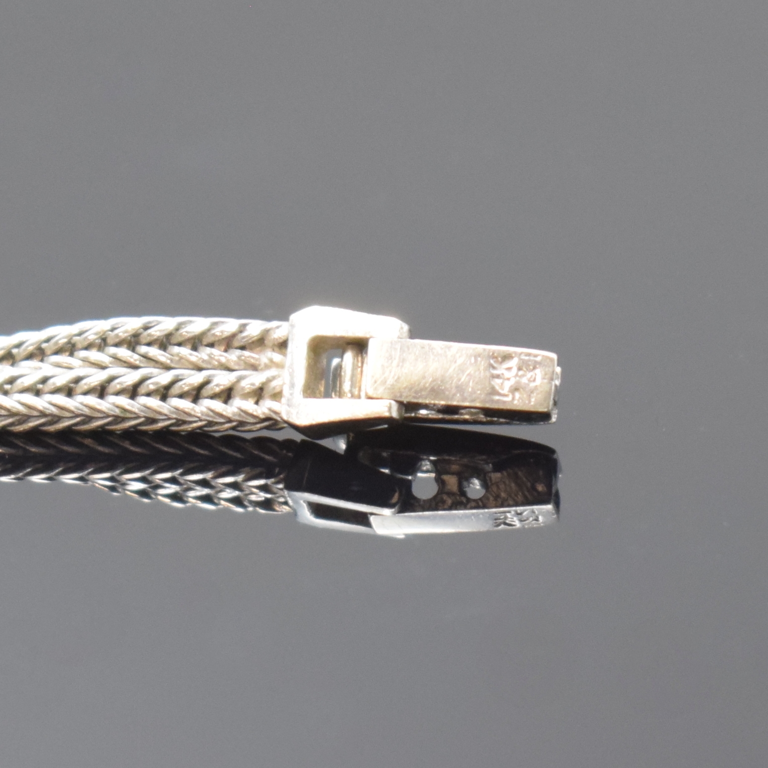 Detail b: OMEGA Ladymatic Damenarmbanduhr in WG 585/000, Schweiz für d. US-Markt um 1964, WG 585/000 Band sekundär, Boden aufgedr., eine der kleinsten ...