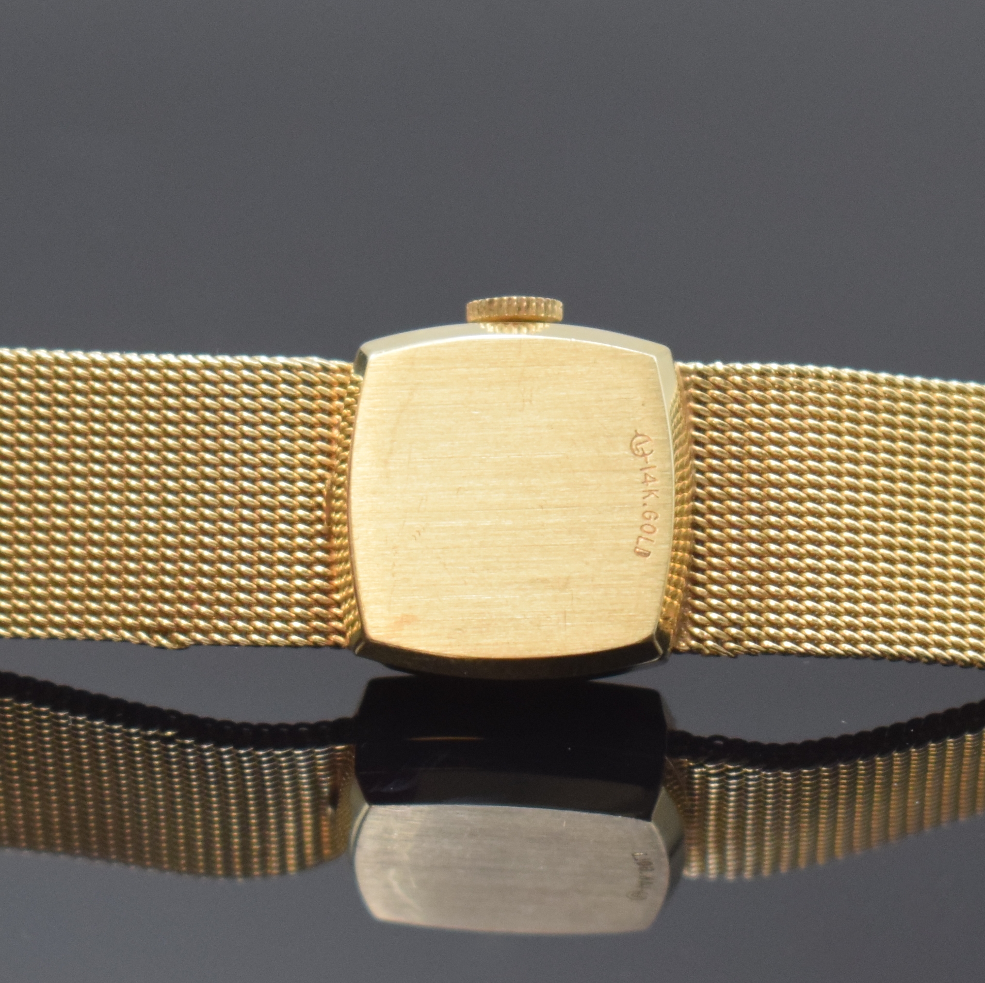 Detail d: LeCOULTRE Voguematic Damenarmbanduhr in GG 585/000, Schweiz/USA um 1970, Automatik, Carré-Cambre Geh. m. anges., feinen Milanaiseband, Boden ...