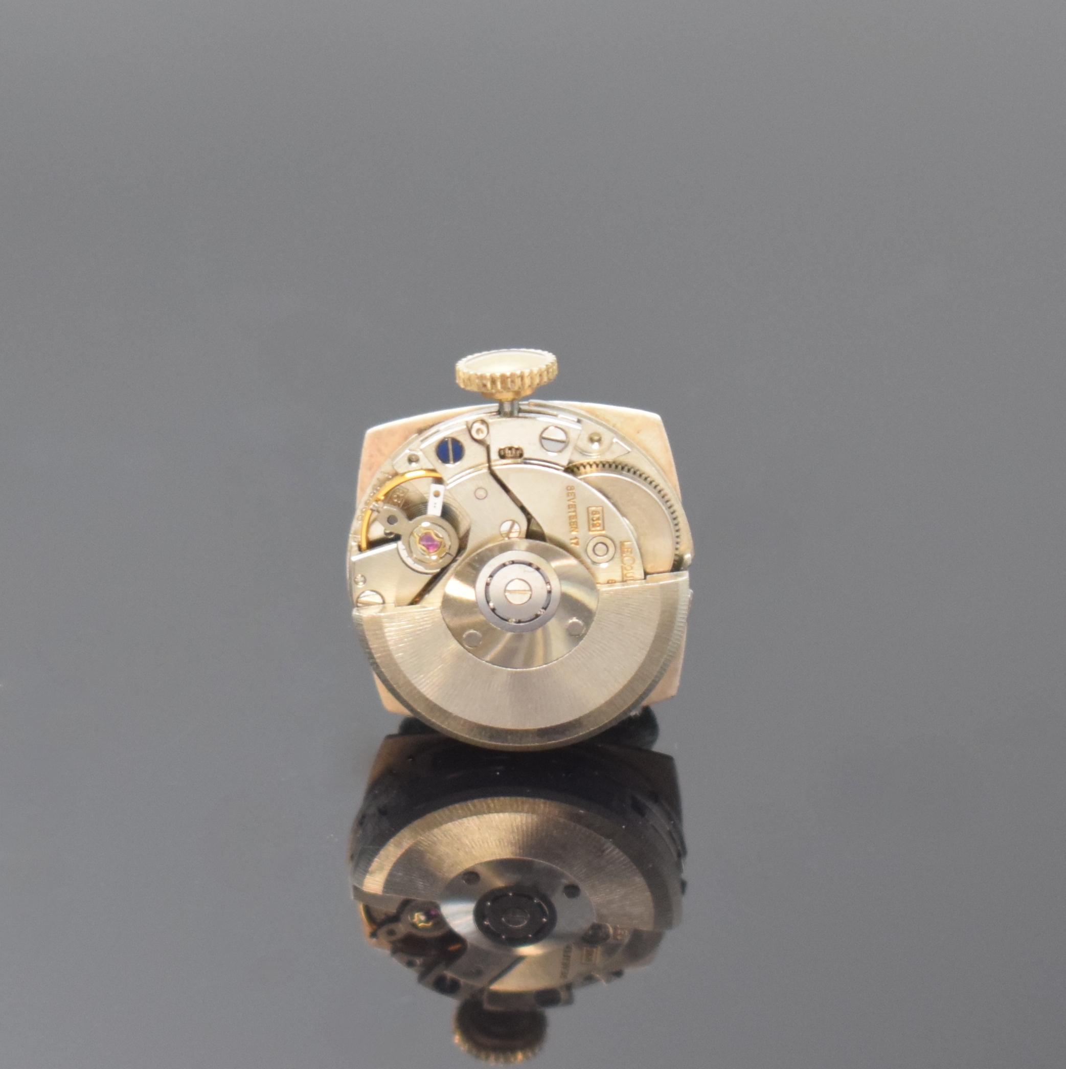Detail e: LeCOULTRE Voguematic Damenarmbanduhr in GG 585/000, Schweiz/USA um 1970, Automatik, Carré-Cambre Geh. m. anges., feinen Milanaiseband, Boden ...