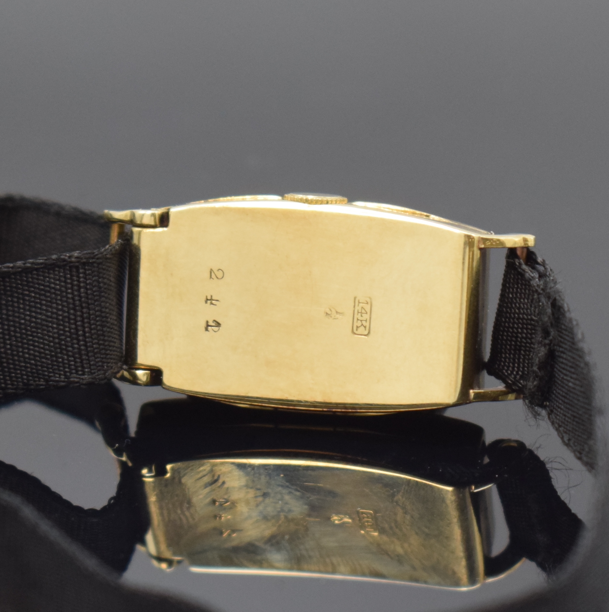 Detail b: AUTORIST John Harwood seltene frühe automatische Damenarmbanduhr in GG 585/000, Schweiz um 1930, rechteck. Geh. m. seitl. Scharnier, Zeigerst. über ...