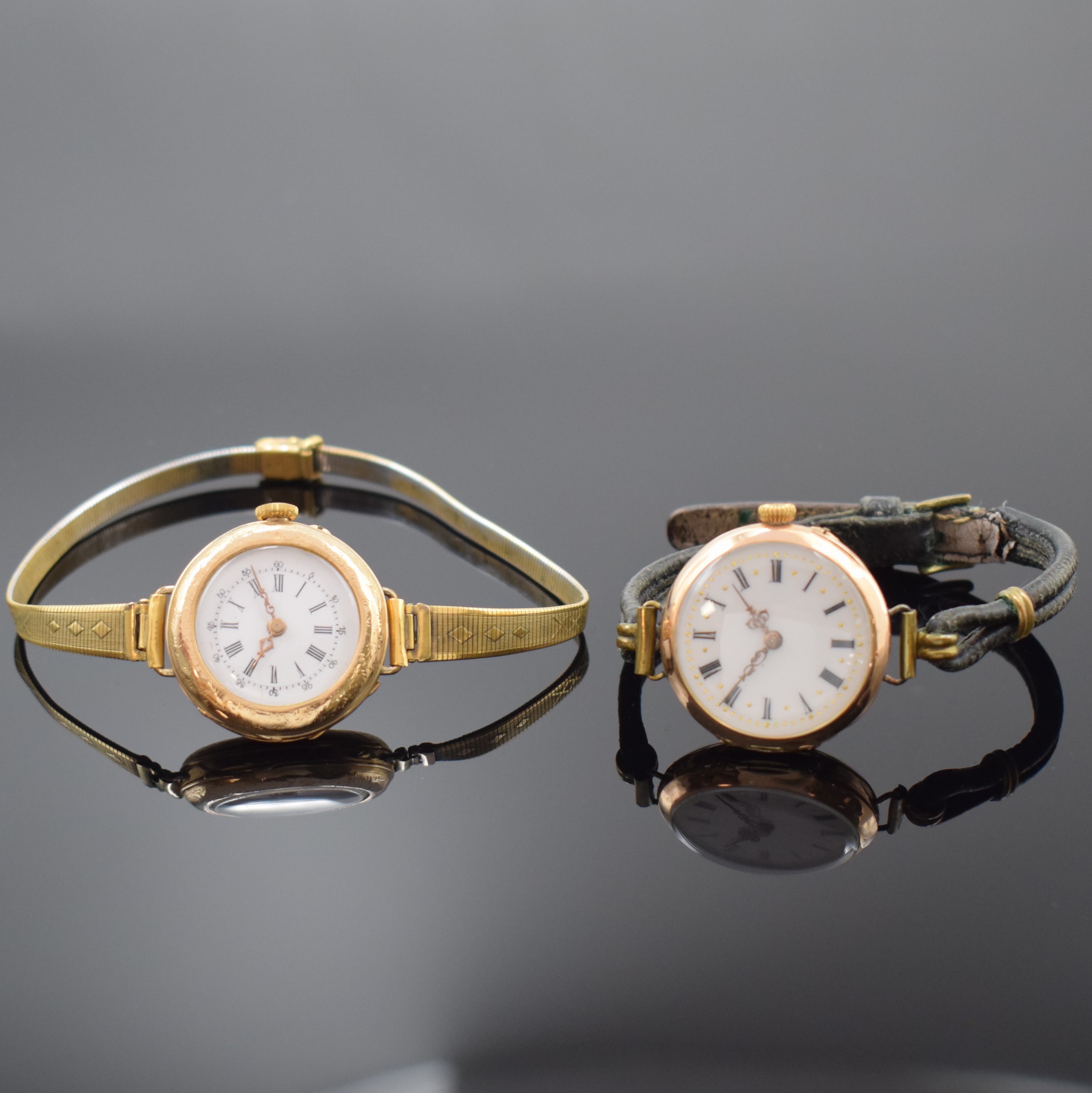 Konvolut: 2 Damentaschenuhren zur Armbanduhr umgebaut in GG 585/000, Schweiz um 1900, Umbau später, Scharniergeh. dell., Metallcuvette, ...