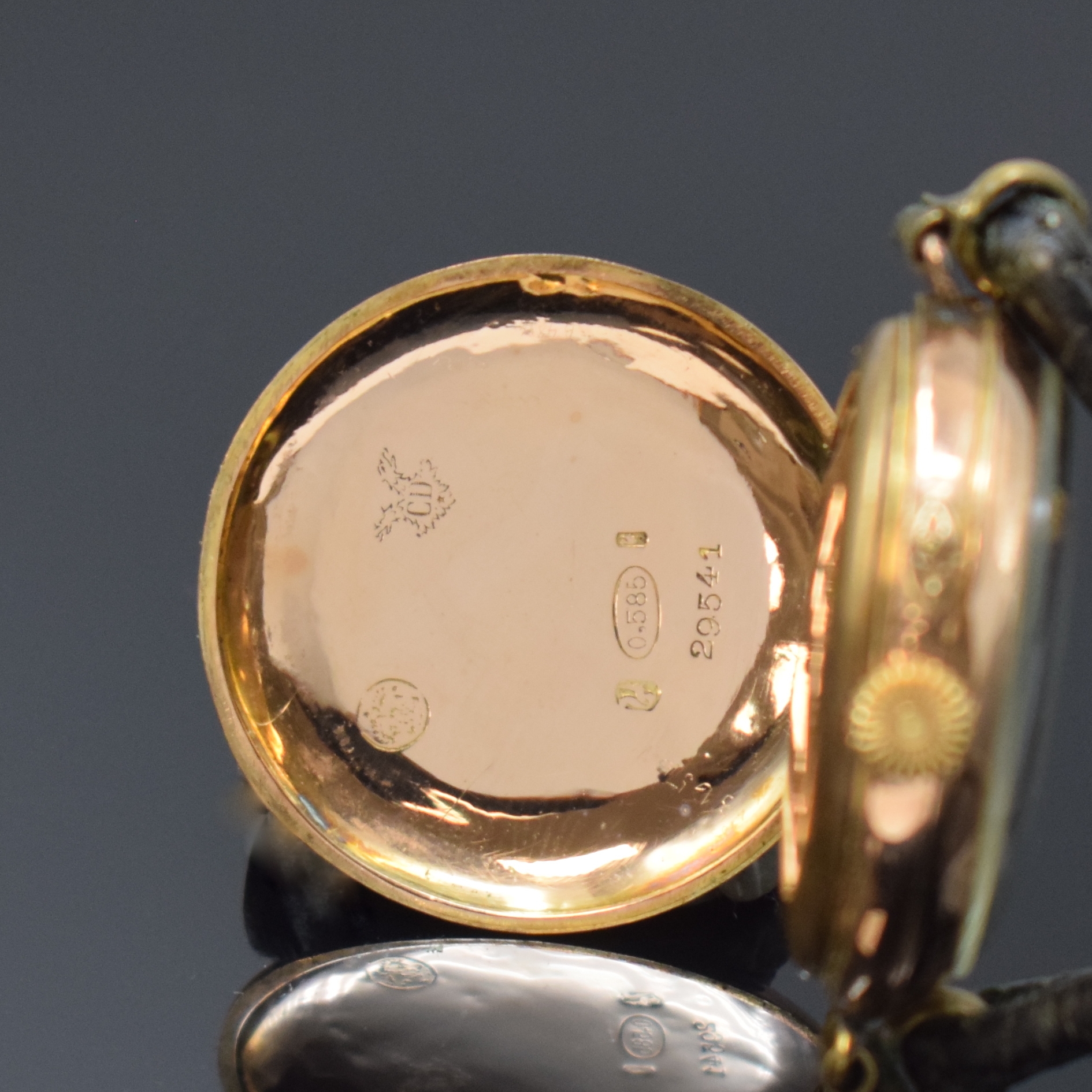 Detail h: Konvolut: 2 Damentaschenuhren zur Armbanduhr umgebaut in GG 585/000, Schweiz um 1900, Umbau später, Scharniergeh. dell., Metallcuvette, ...