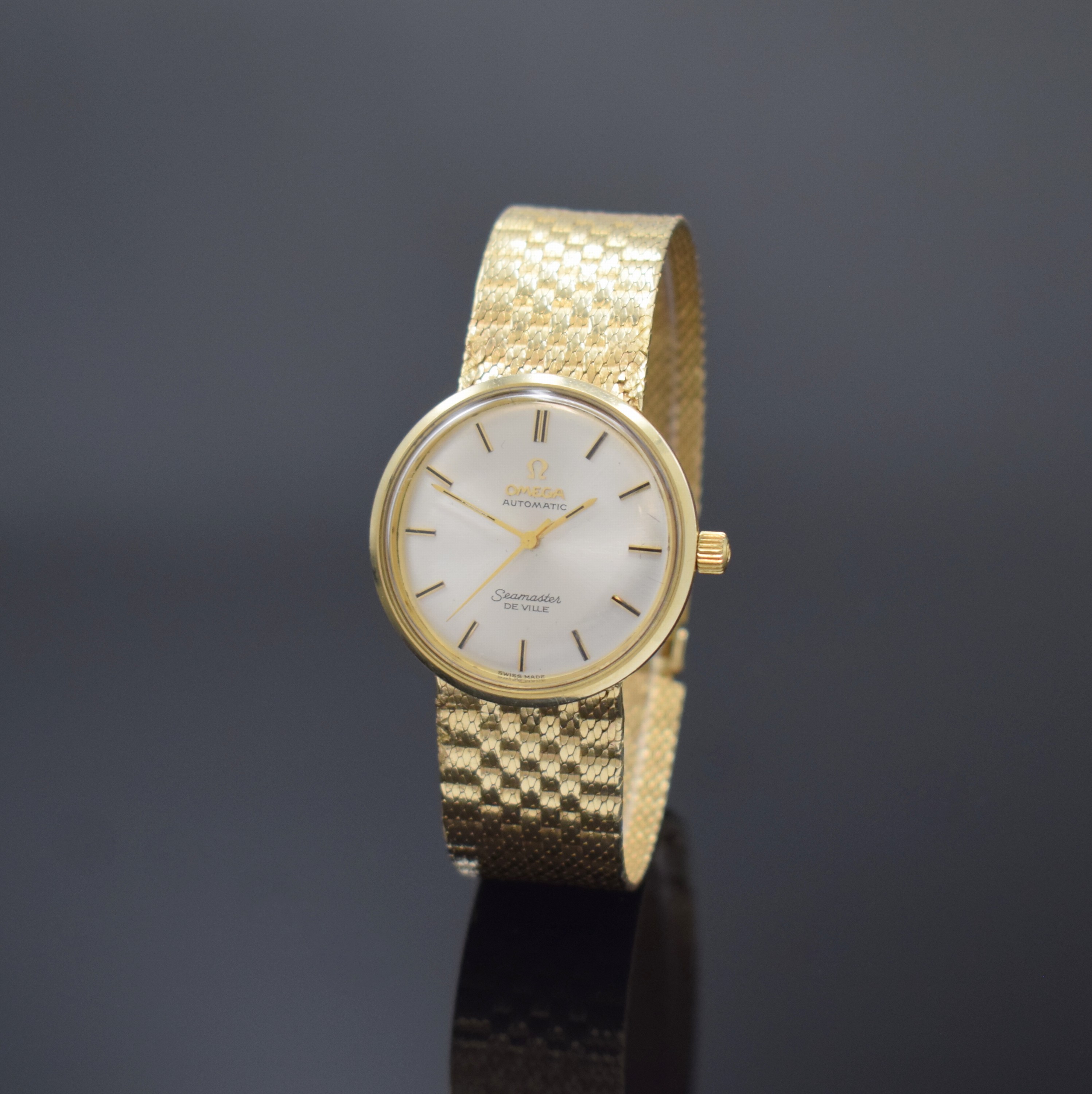 OMEGA Seamaster De Ville Armbanduhr in GG 585/000, Schweiz/USA um 1964, Automatik, amerik. Monocoque-Geh., anges. Milanaiseband besch., silb. ...