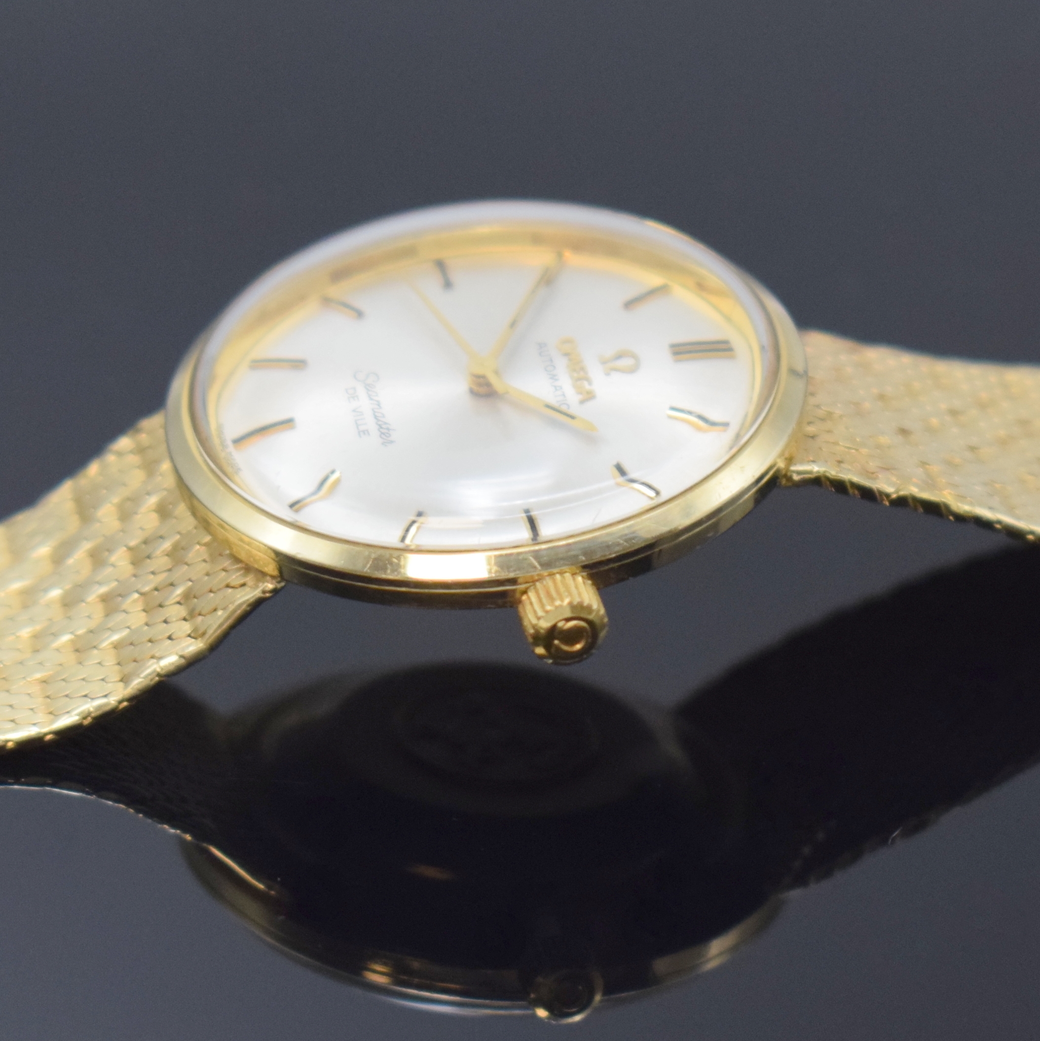 Detail d: OMEGA Seamaster De Ville Armbanduhr in GG 585/000, Schweiz/USA um 1964, Automatik, amerik. Monocoque-Geh., anges. Milanaiseband besch., silb. ...