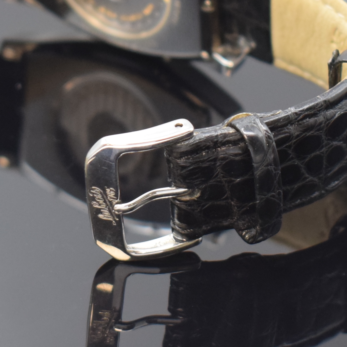 Detail b: DUBOIS Armbanduhr mit 2. Zeitzone in Stahl, Schweiz um 2000, Automatik, beids. vergl. tonneauförm. Geh., Boden 6-fach verschr., silb. Zifferbl. im ...