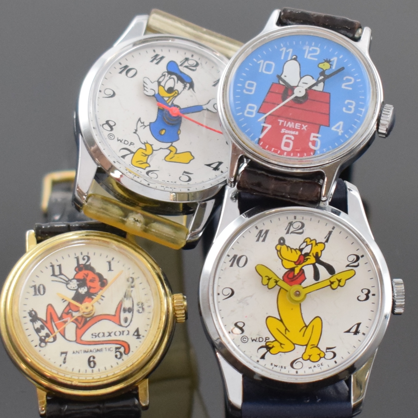 Detail a: WALT DISNEY 2 Comicuhren sowie 2 weitere Comicuhren, 1960er-1980er Jahre, Handaufzug, 2-tlg. Geh., Böden aufgedr., 3 x verchr., 1 x verg., 3 x ...