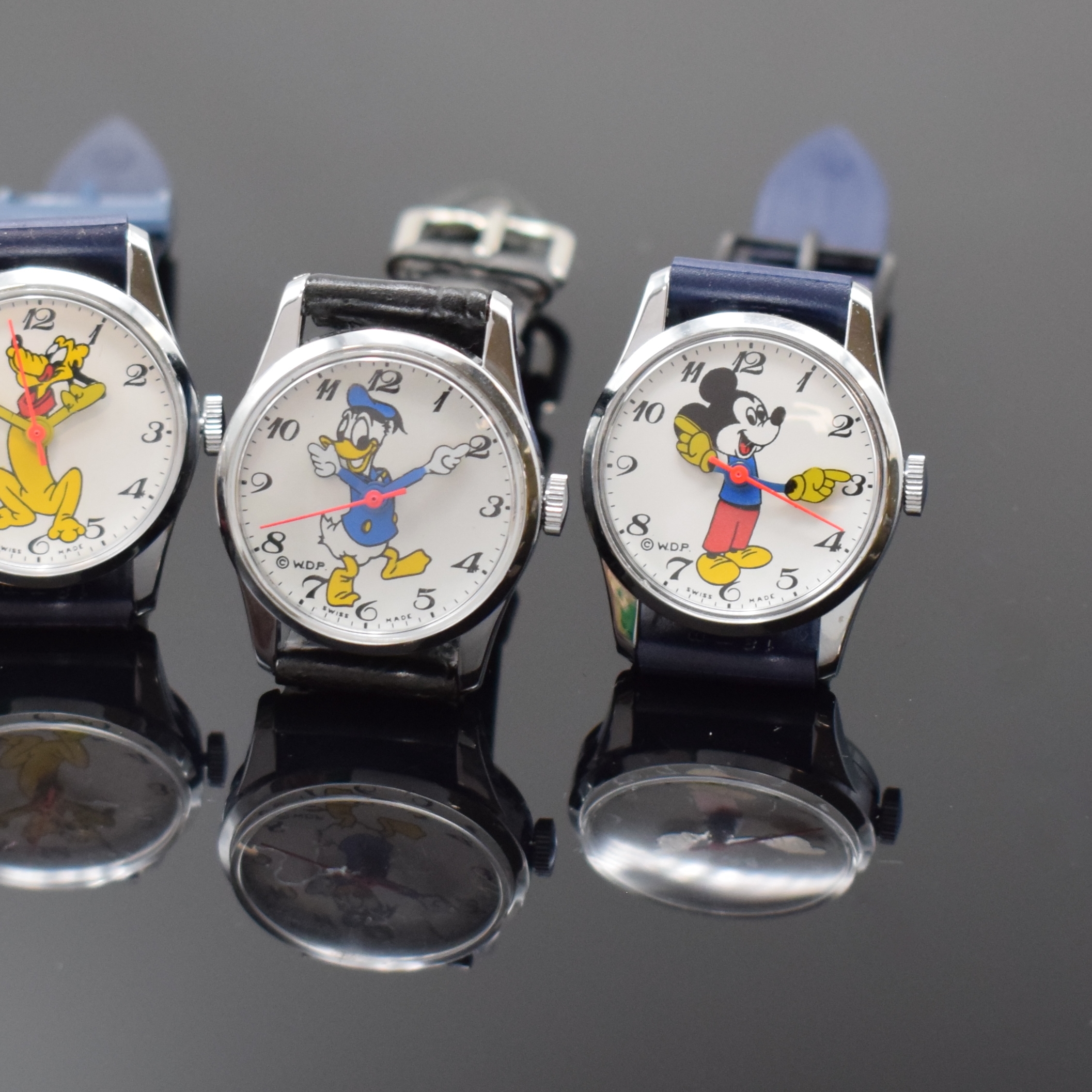 Detail b: WALT DISNEY 4 Comicuhren, Schweiz ca. 1960er-1970er Jahre, Handaufzug, verchr. Geh., Böden aufgedr., 1 x "Donald", 1 x "Pluto", ...