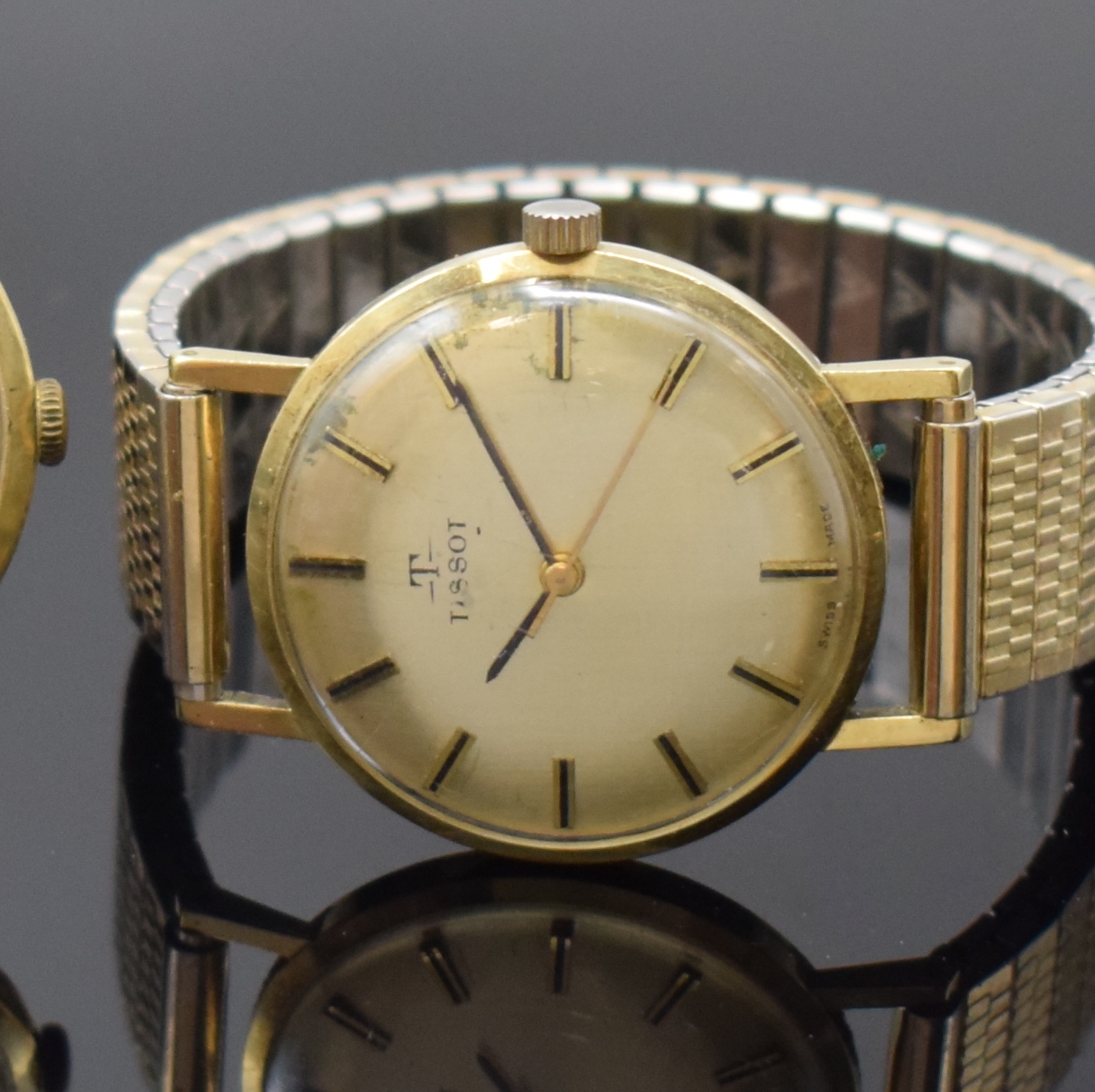 Detail b: Konvolut 2 Armbanduhren in GG 585/000 Schweiz um 1970, Automatik/Handaufzug, 2-tlg. Geh., Böden aufgedr., 1) TISSOT, Widmungsgrav. auf Boden, gold. ...
