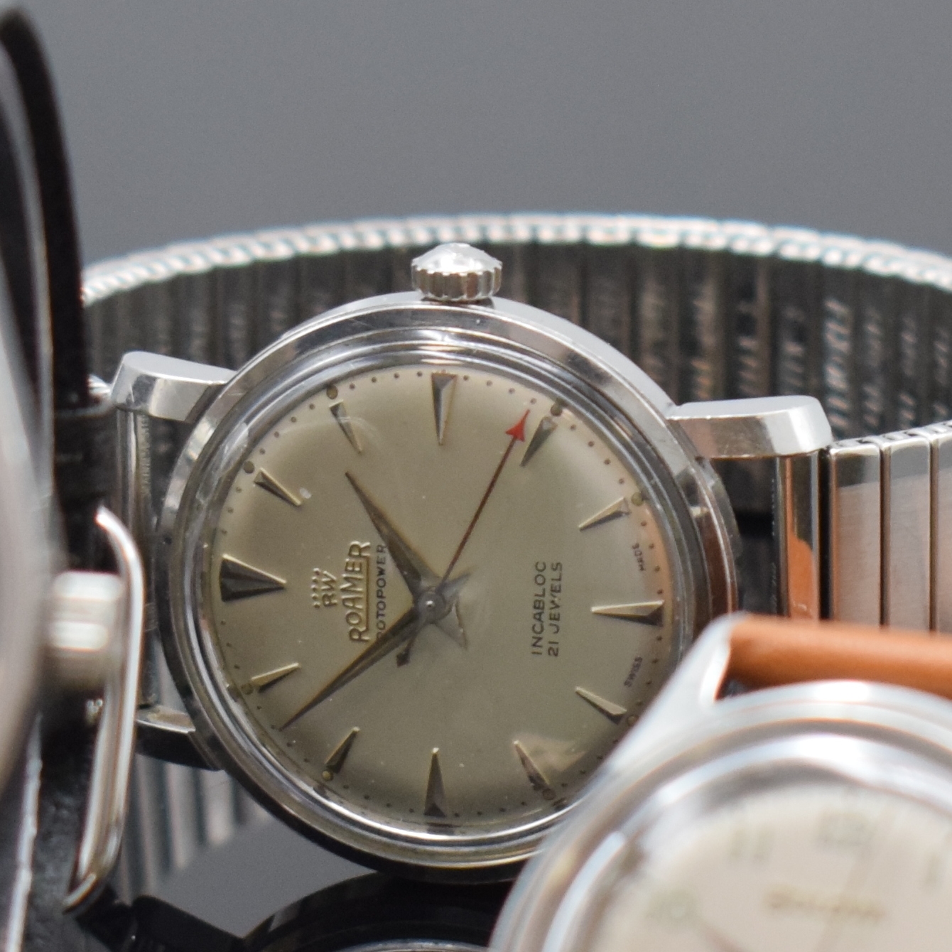 Detail d: TISSOT PR516 und 6 weitere Automatik Armbanduhren, Schweiz ca. 1940 - 1970, 1) Tissot PR516, verschr. Stahlgeh., silb. Zifferbl., vern. Werk Kal. ...