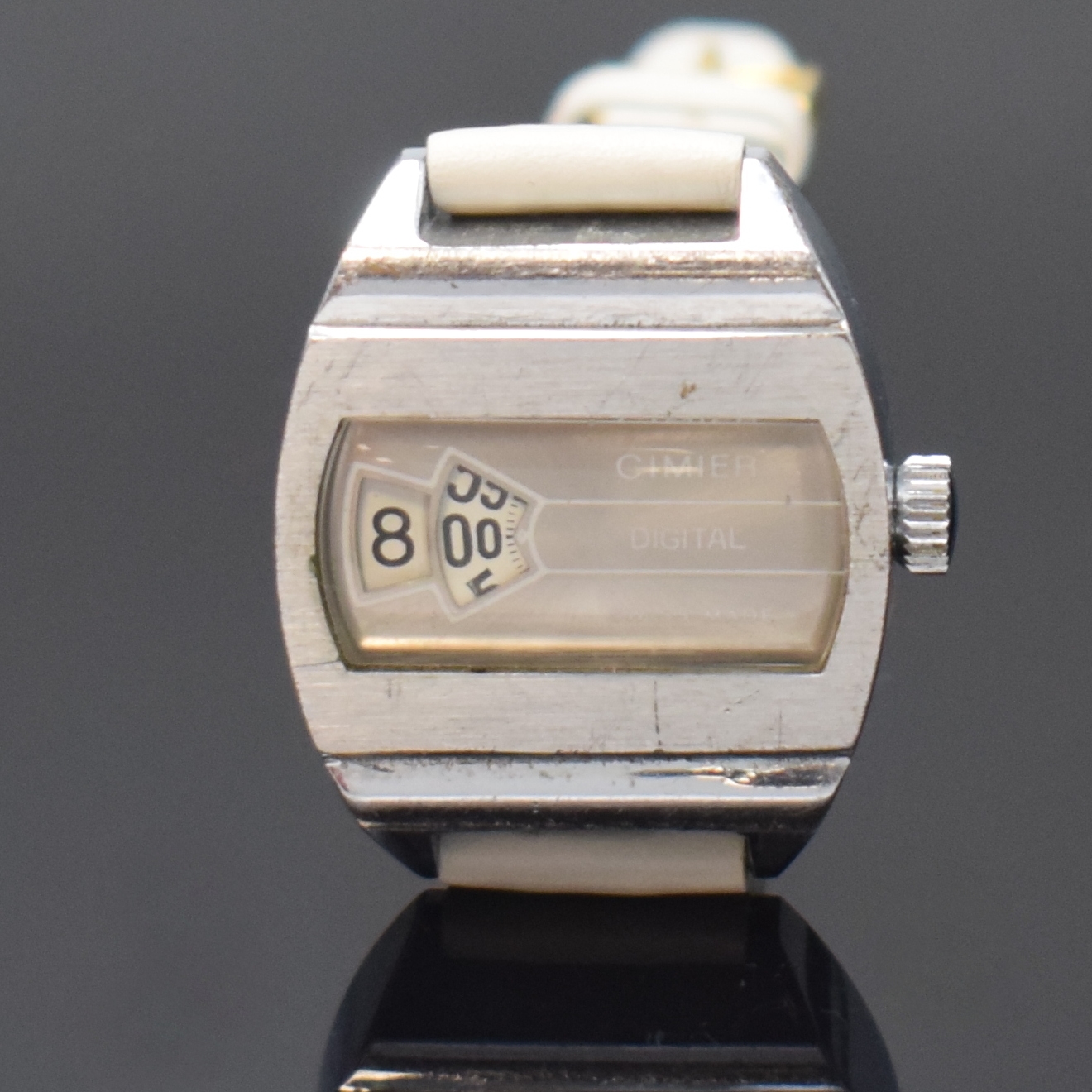 Detail a: 2 Damenarmbanduhren mit Digitalanzeige, Schweiz/Deutschland um 1975, Automatik/ Handaufzug, 2-tlg. Geh., aufgedr. Stahlböden, 1 x GRUEN Autowind, ...