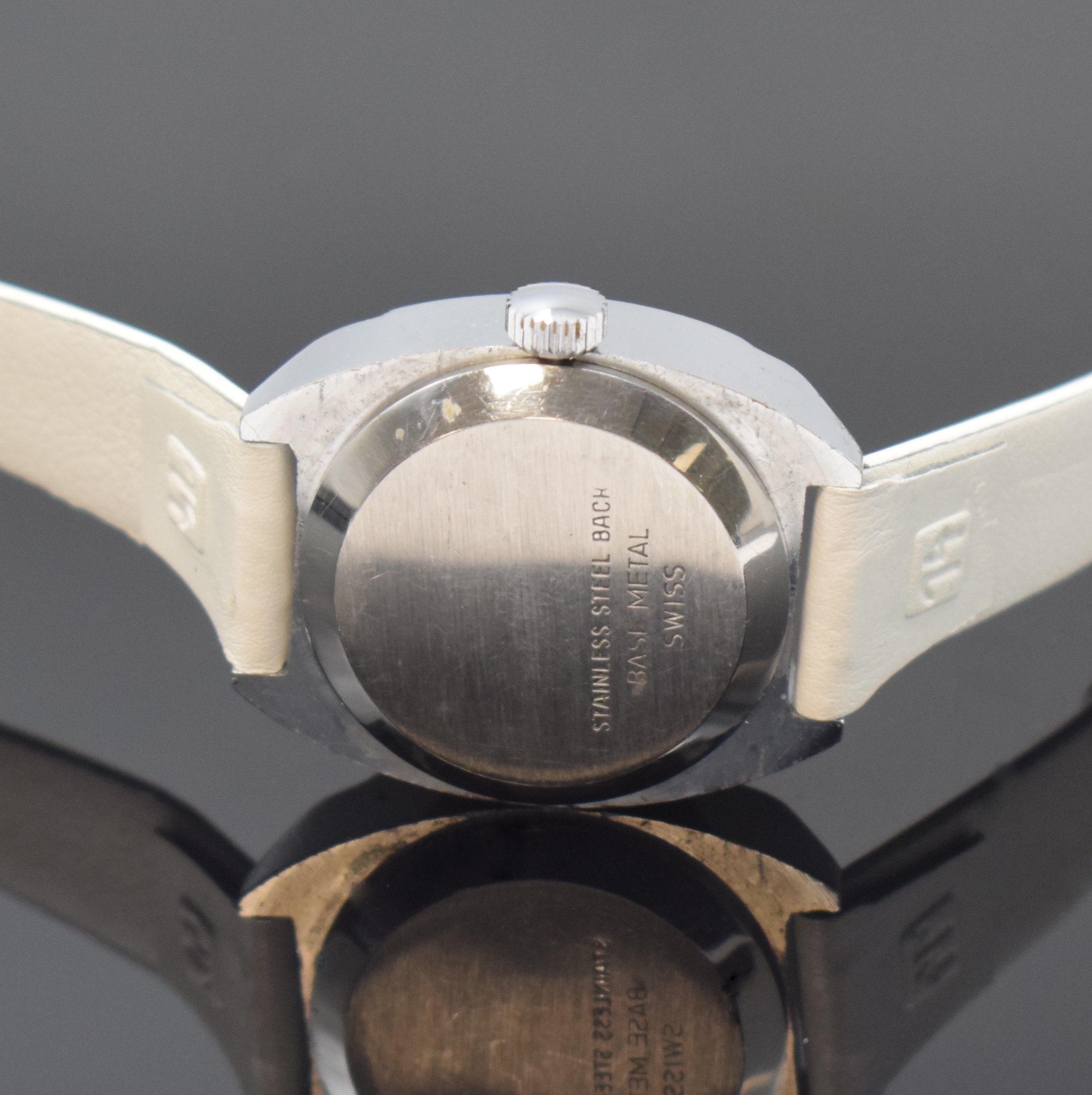 Detail f: 2 Damenarmbanduhren mit Digitalanzeige, Schweiz/Deutschland um 1975, Automatik/ Handaufzug, 2-tlg. Geh., aufgedr. Stahlböden, 1 x GRUEN Autowind, ...