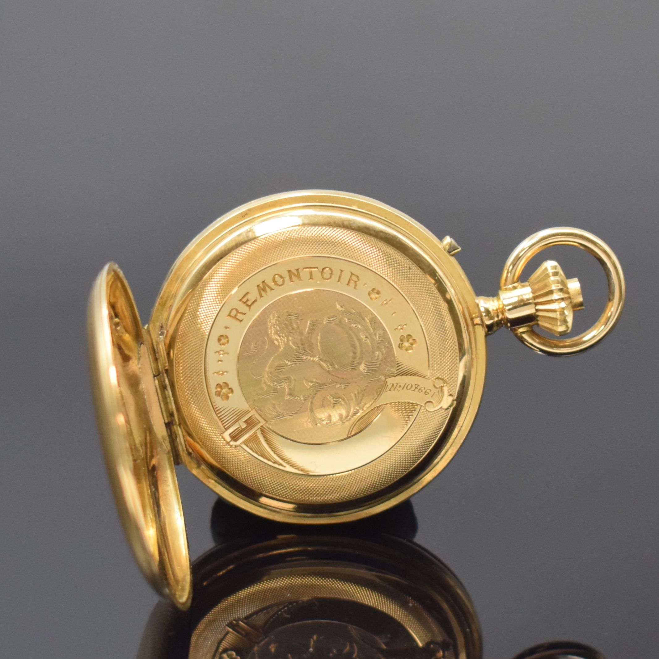 Detail c: Halbsavonette Damentaschenuhr in GG 750/000, Schweiz um 1880, guill. 3-Deckel Goldgeh., auf Sprungdeckel transluzid emaillierter Std.-Ring besch., ...