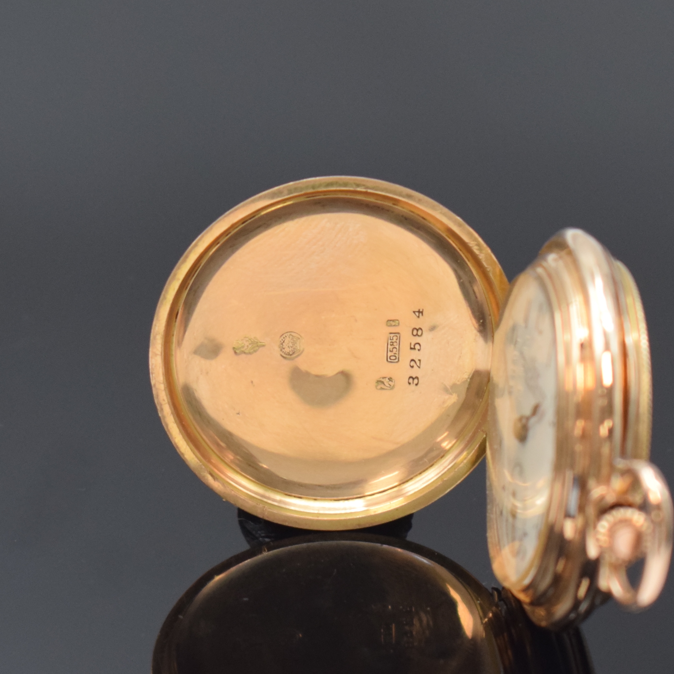 Detail a: NOMOS Glashütte Damensavonette im Louis-XVI Gehäuse in RG 585/000, Deutschland/Schweiz um 1900, glattes, gestuftes 3-Deckel Goldgeh. dell., ...