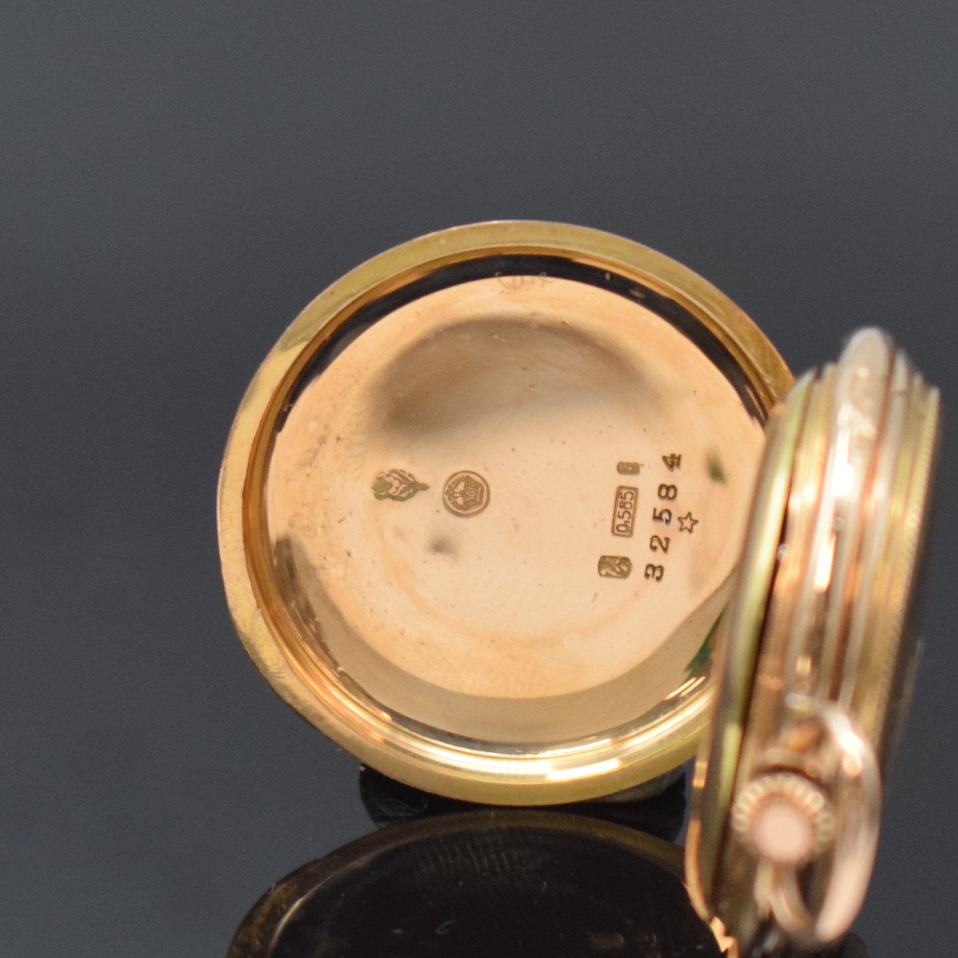 Detail d: NOMOS Glashütte Damensavonette im Louis-XVI Gehäuse in RG 585/000, Deutschland/Schweiz um 1900, glattes, gestuftes 3-Deckel Goldgeh. dell., ...