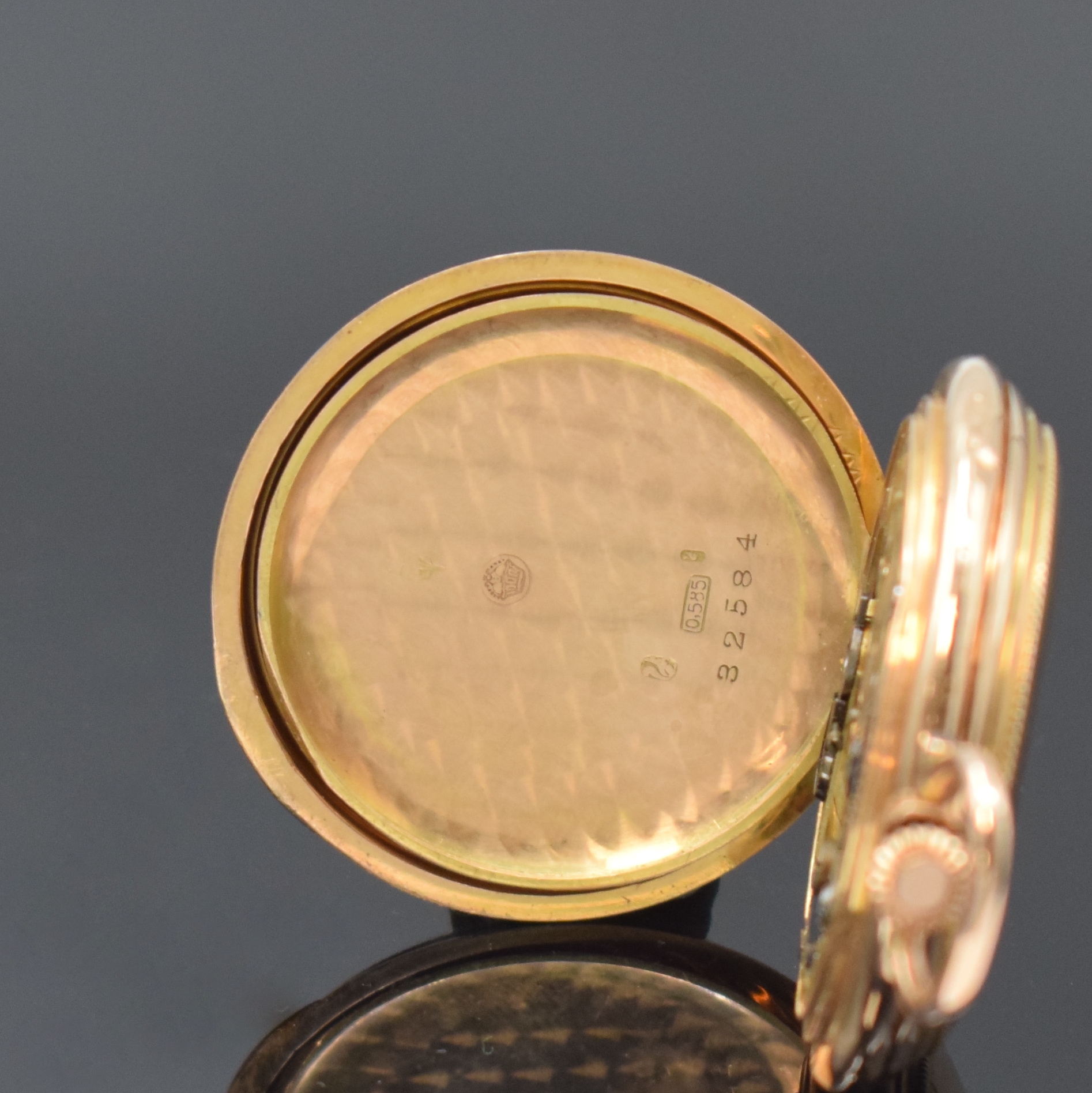 Detail f: NOMOS Glashütte Damensavonette im Louis-XVI Gehäuse in RG 585/000, Deutschland/Schweiz um 1900, glattes, gestuftes 3-Deckel Goldgeh. dell., ...