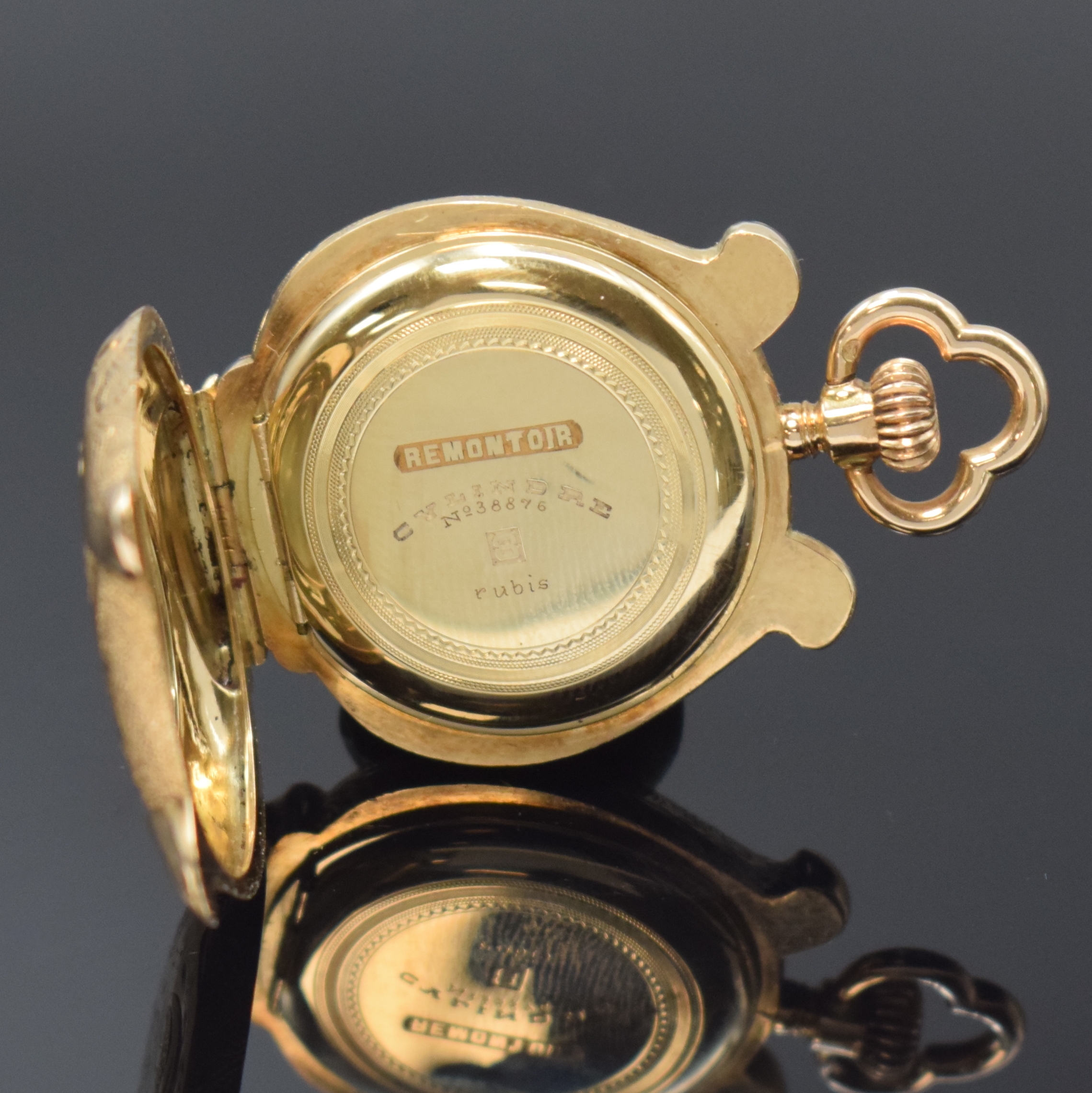 Detail e: Savonette Damentaschenuhr in Lyra-Form RG 585/000, Schweiz um 1880, fein grav. 3- Deckel Goldgeh., Emailzifferbl., röm. Std.- Zahlen, arab. ...