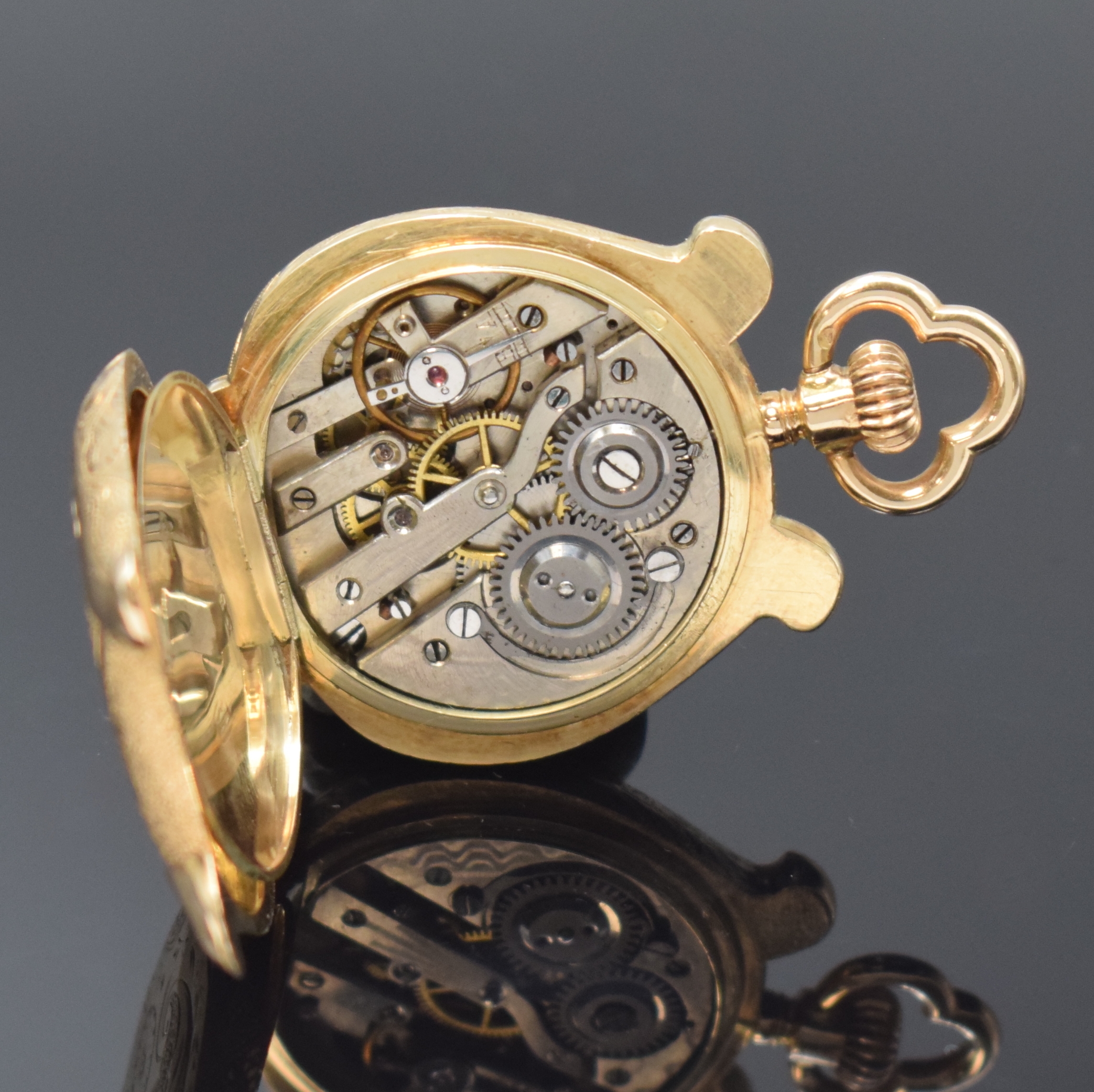 Detail g: Savonette Damentaschenuhr in Lyra-Form RG 585/000, Schweiz um 1880, fein grav. 3- Deckel Goldgeh., Emailzifferbl., röm. Std.- Zahlen, arab. ...