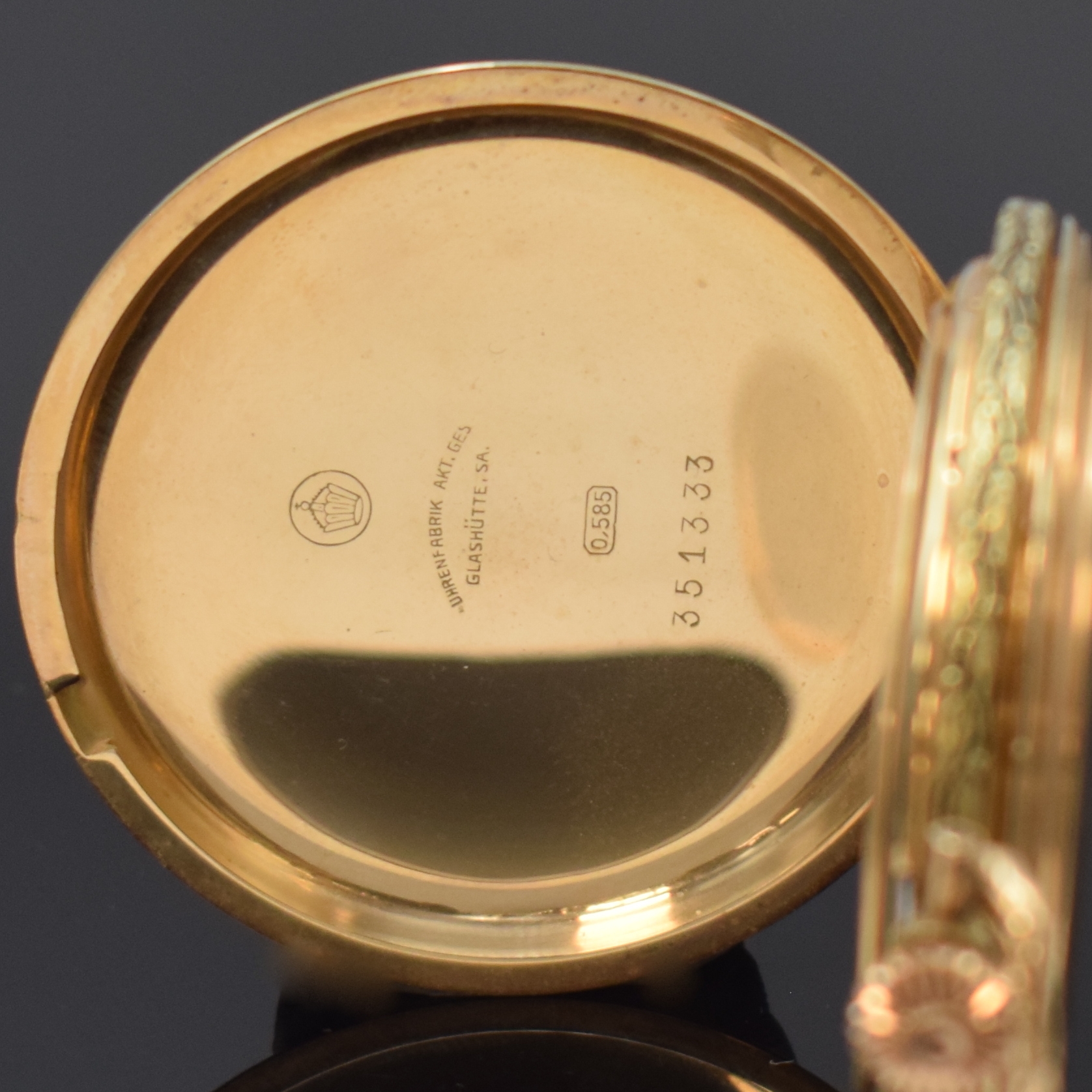 Detail a: DEUTSCHE PRÄZISIONSUHR ORIGINAL GLASHÜTTE Herrensavonette in GG 585/000, Deutschland um 1925, 3-Deckel Goldgeh. m. tief grav. Rand, Bügel u. ...