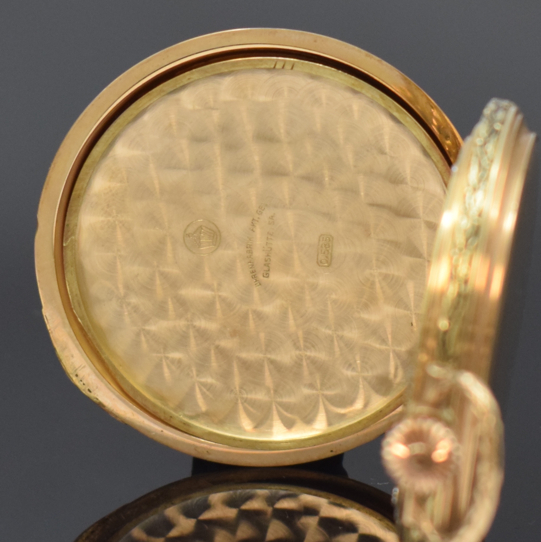 Detail f: DEUTSCHE PRÄZISIONSUHR ORIGINAL GLASHÜTTE Herrensavonette in GG 585/000, Deutschland um 1925, 3-Deckel Goldgeh. m. tief grav. Rand, Bügel u. ...