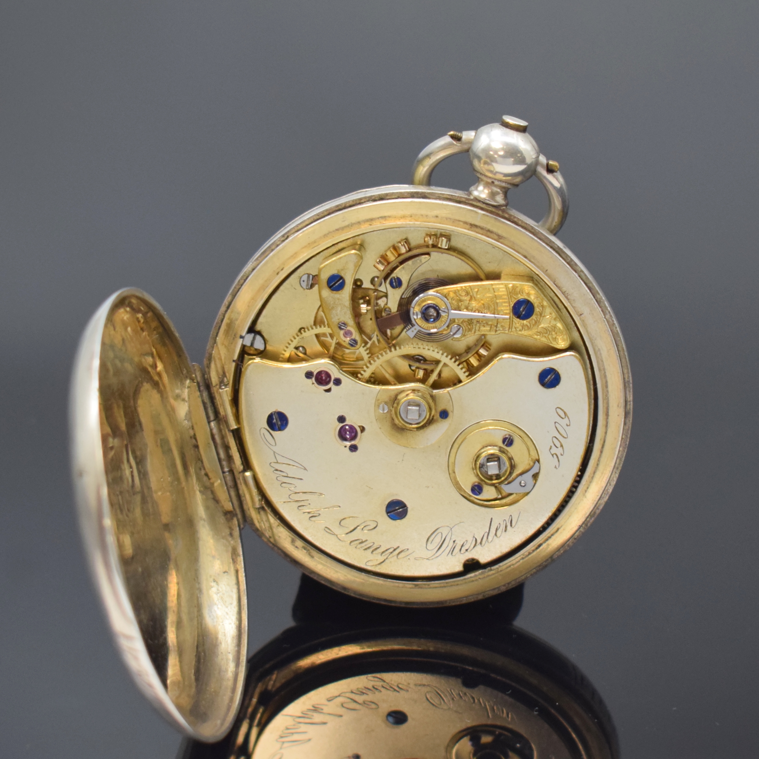 Detail e: A. LANGE, Dresden frühes 1A-Taschenuhrwerk mit Schlüsselaufzug, Deutschland um 1870, sekundäres Silbergeh., 2-tlg. Emailzifferbl. bez. "A. ...