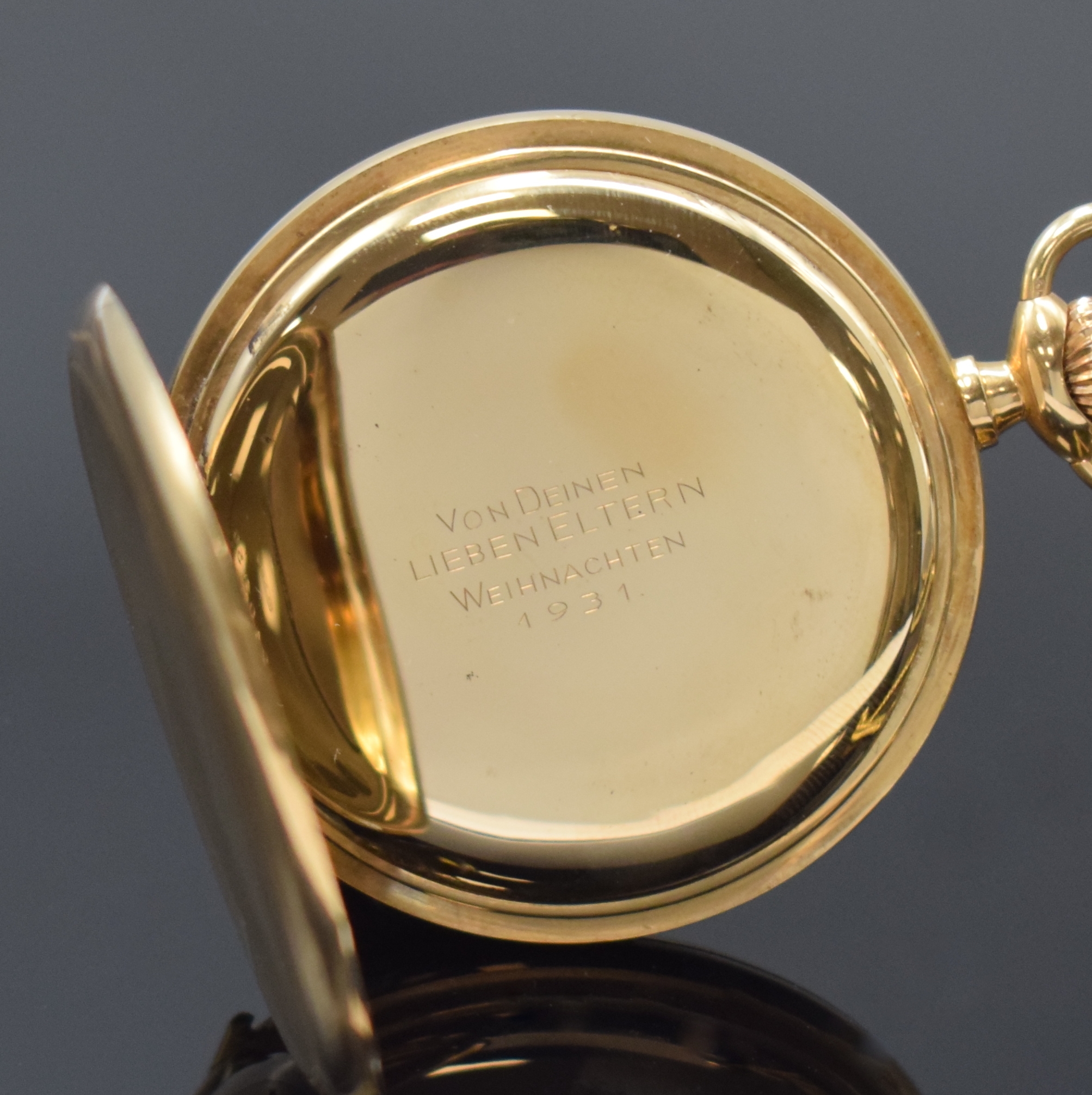 Detail e: TUTIMA Glashütte Herrensavonette mit Kette in GG 585/000, Deutschland um 1930, geometrisch guill. 3-Deckel Goldgeh., Sprungdeckel m. grav. ...