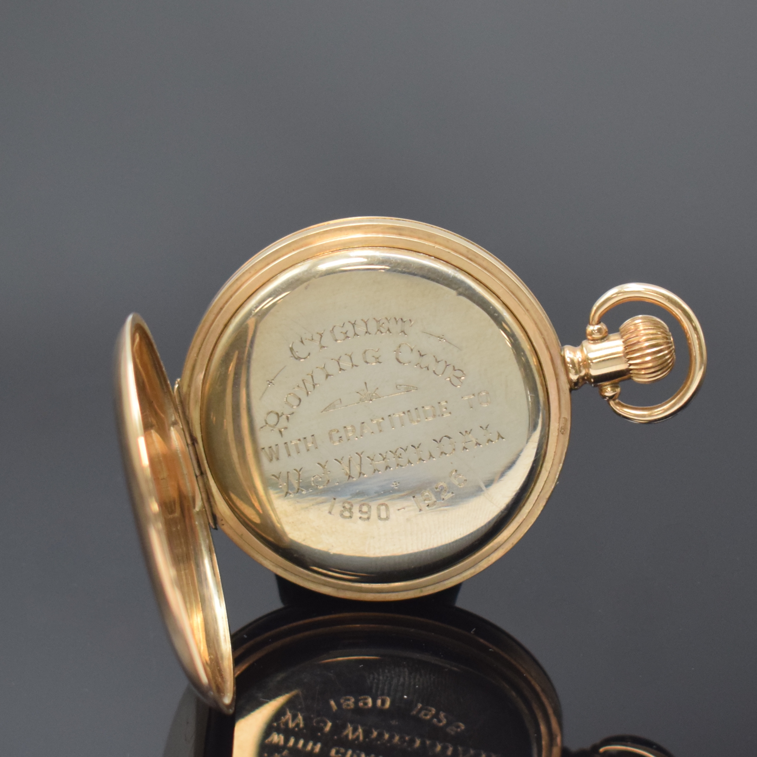 Detail e: ROLEX Halbsavonette in RG 375/000, Schweiz um 1925, glattes 2-Deckel Goldgeh., Metallcuvette m. Widmungsgrav., Emailzifferbl. riss., arab. Zahlen, ...