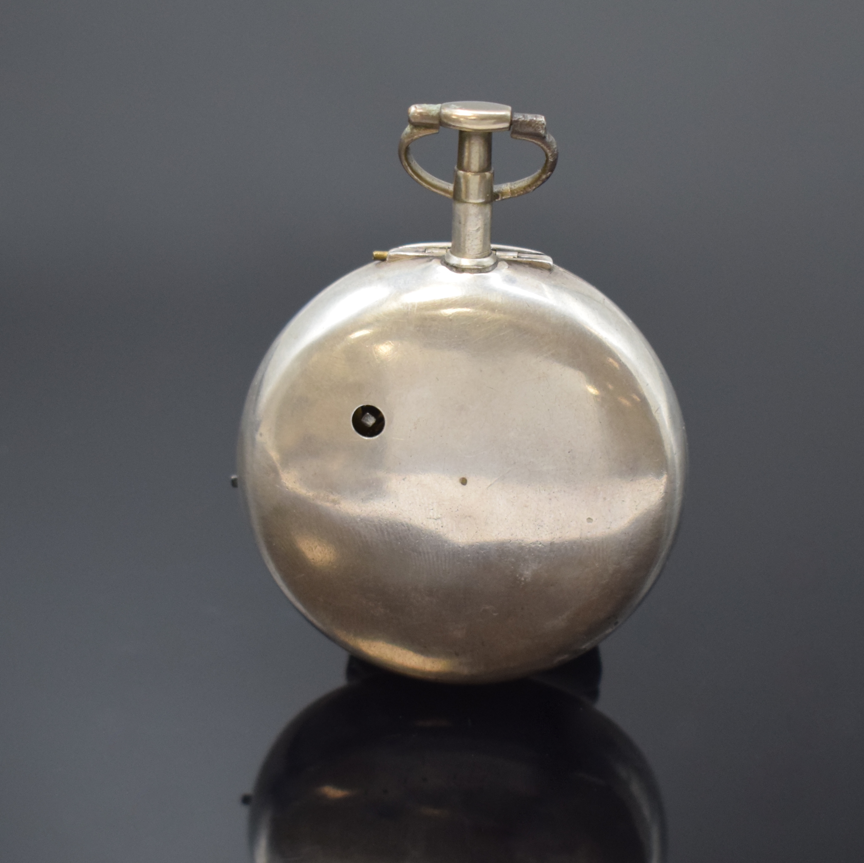 Detail b: WILIAM HUGGIN Spindeltaschenuhr mit polychrom bemaltem Emailzifferblatt in Silber, London Hallmark 1803, glatte Sterlingsilber-Geh., Übergeh. m. ...