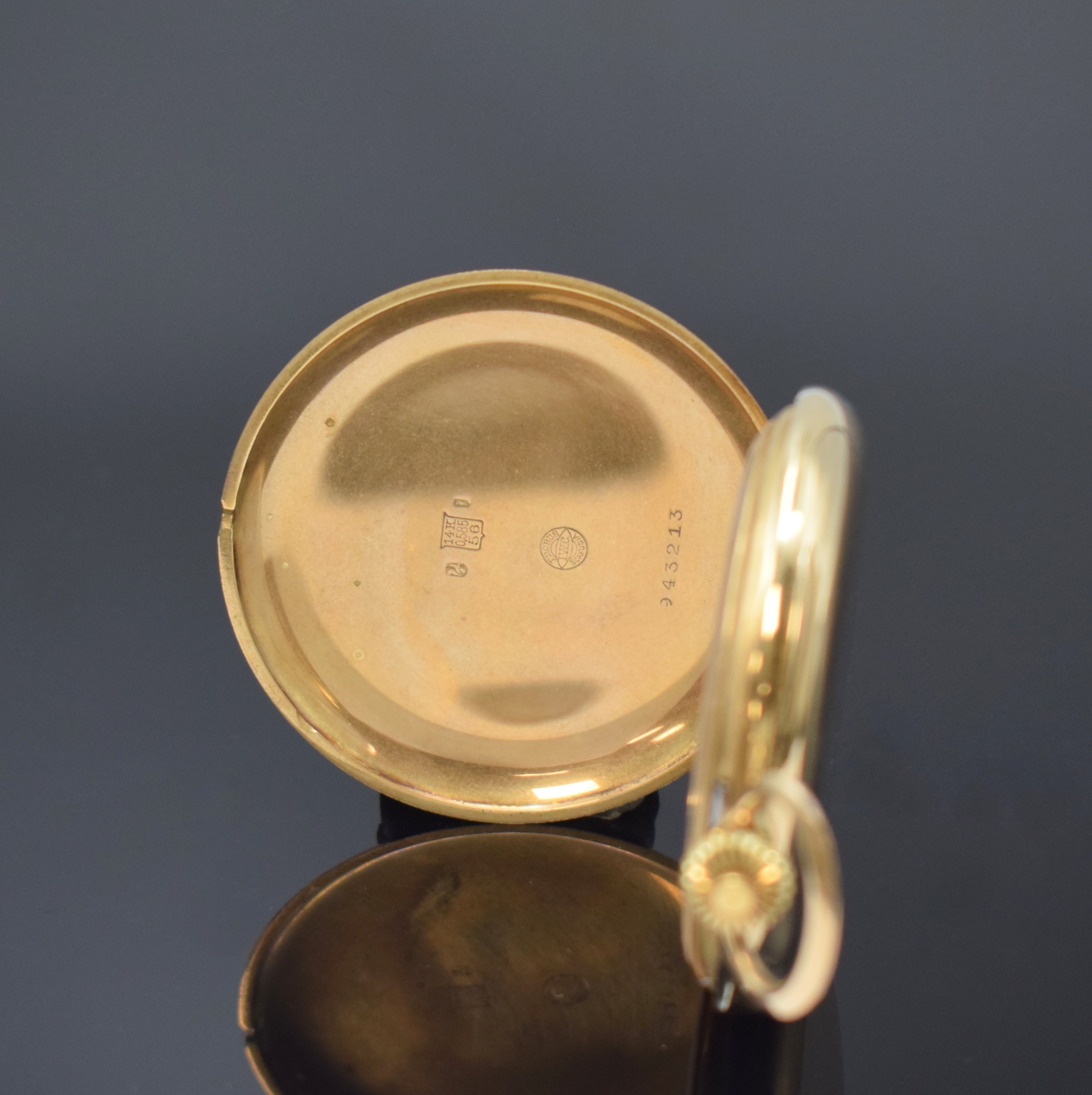 Detail a: IWC Herrensavonette in GG 585/000, Schweiz um 1926, glattes 3-Deckel Goldgeh., sign. Emailzifferbl., Breguetzahlen, gold. Breguetzeiger, kl. Sek. b. ...