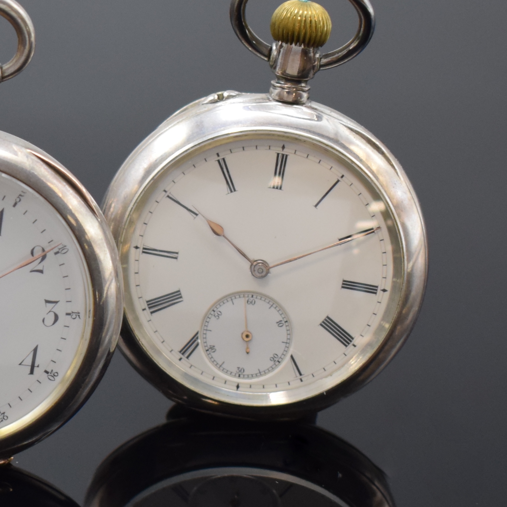 Detail b: 3 Silbertaschenuhren 2 x offen, 1 x Savonette, Schweiz um 1910, davon 2 x Union Glocke, alle mit glatten 900er Silbergehäusen, Emailzifferbl. teilw. ...