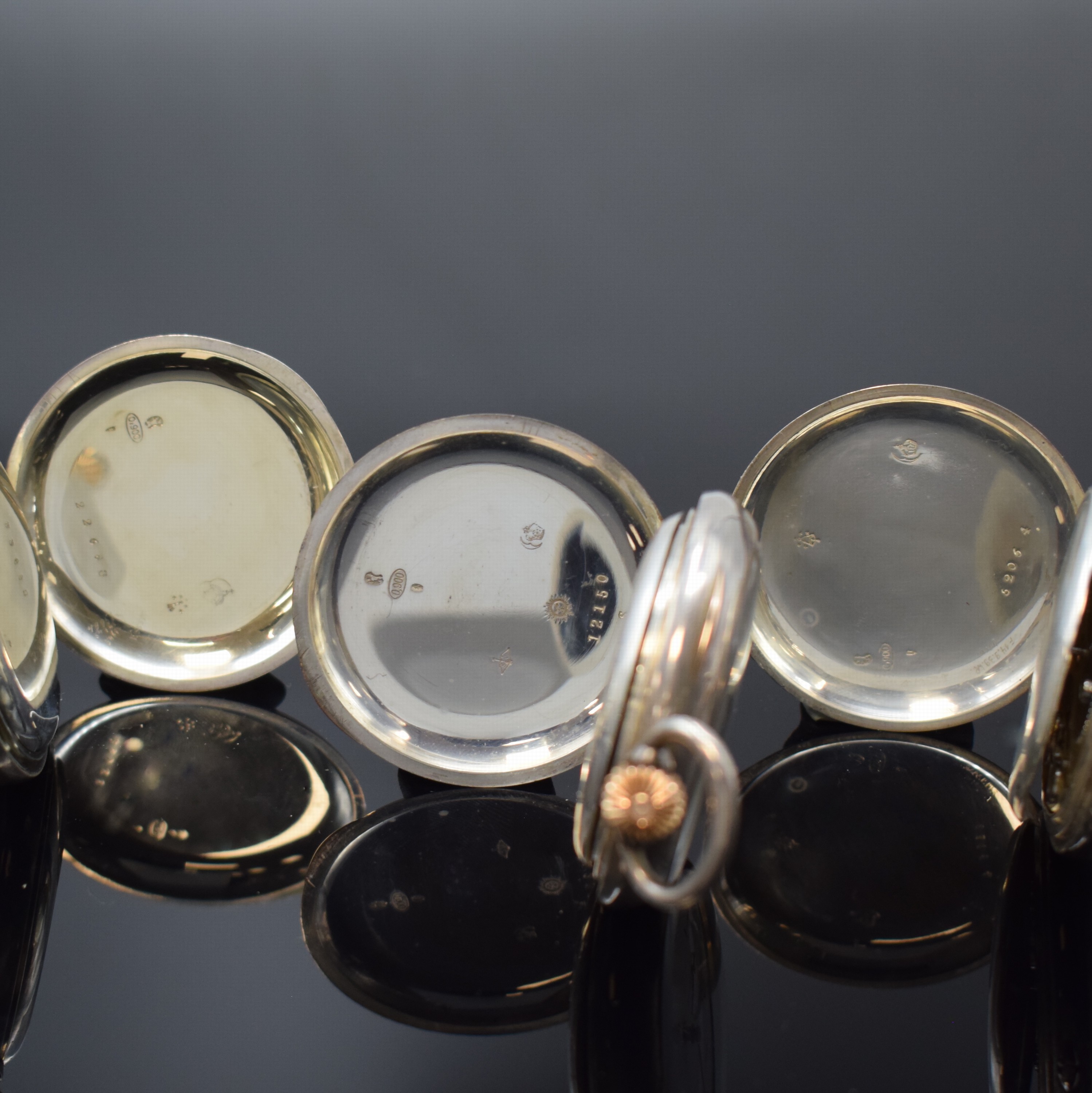 Detail f: 3 Silbertaschenuhren 2 x offen, 1 x Savonette, Schweiz um 1910, davon 2 x Union Glocke, alle mit glatten 900er Silbergehäusen, Emailzifferbl. teilw. ...