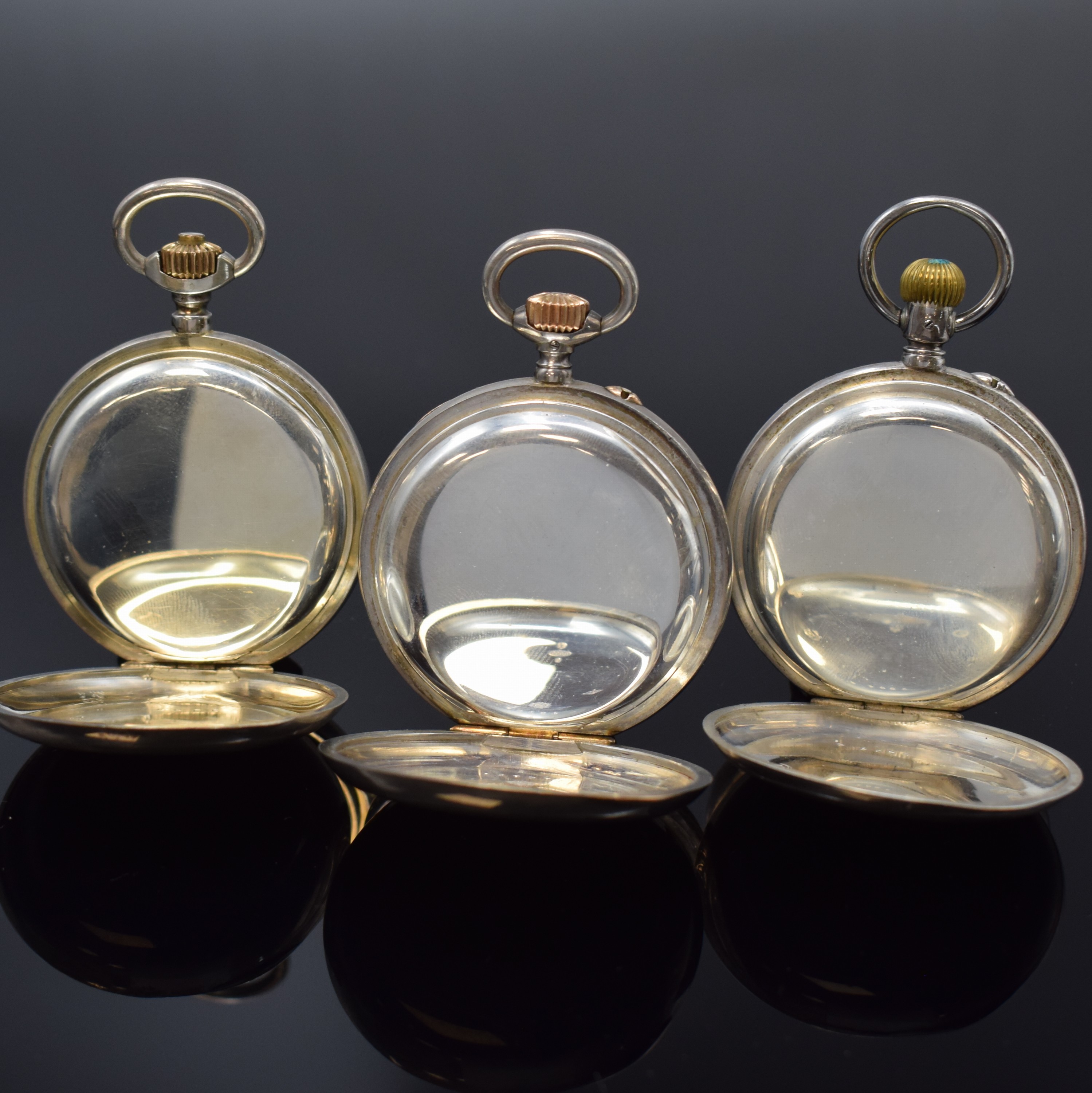 Detail g: 3 Silbertaschenuhren 2 x offen, 1 x Savonette, Schweiz um 1910, davon 2 x Union Glocke, alle mit glatten 900er Silbergehäusen, Emailzifferbl. teilw. ...